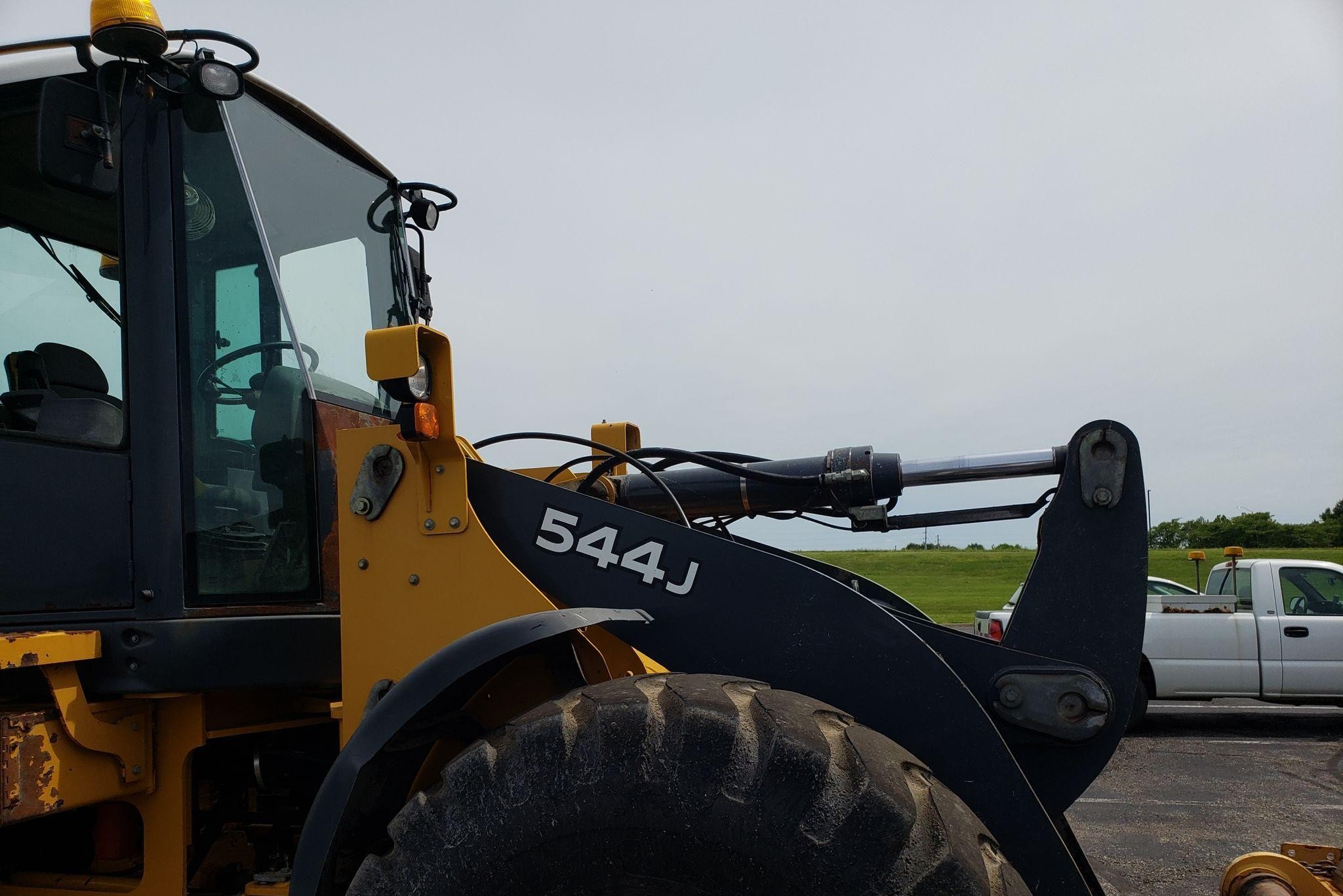 gallery 2004 John Deere 544J wheel loader