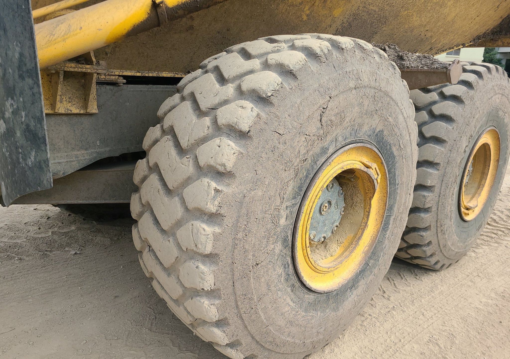 gallery 2013 Komatsu HM400-3 haul truck
