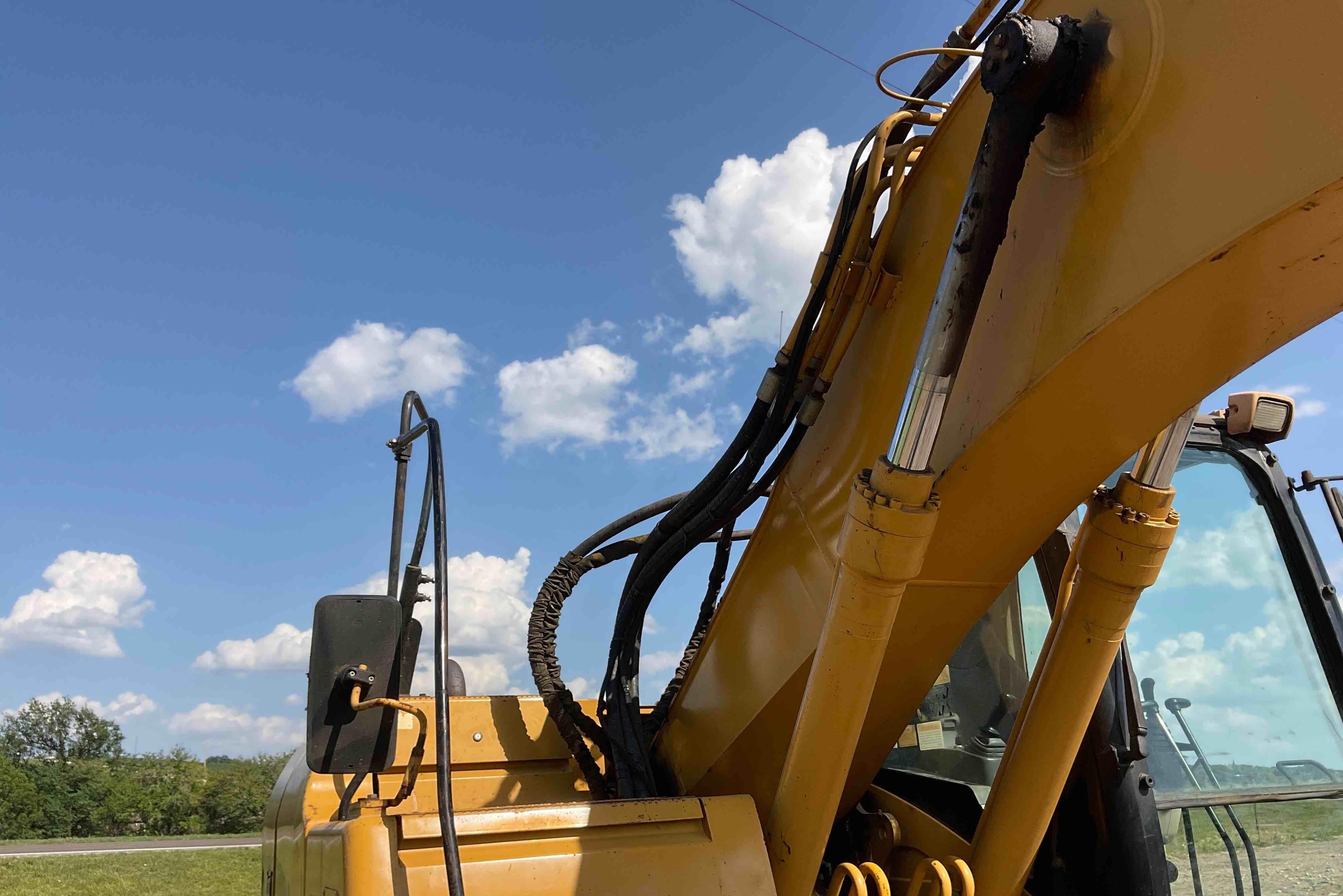 gallery 2004 Caterpillar 320CLU Excavator