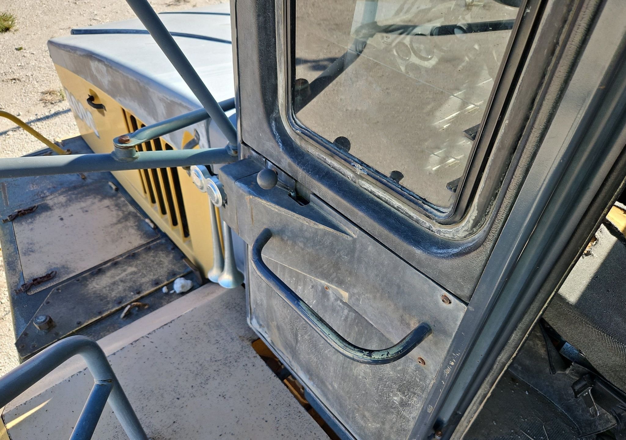gallery 2000 John Deere 400C haul truck