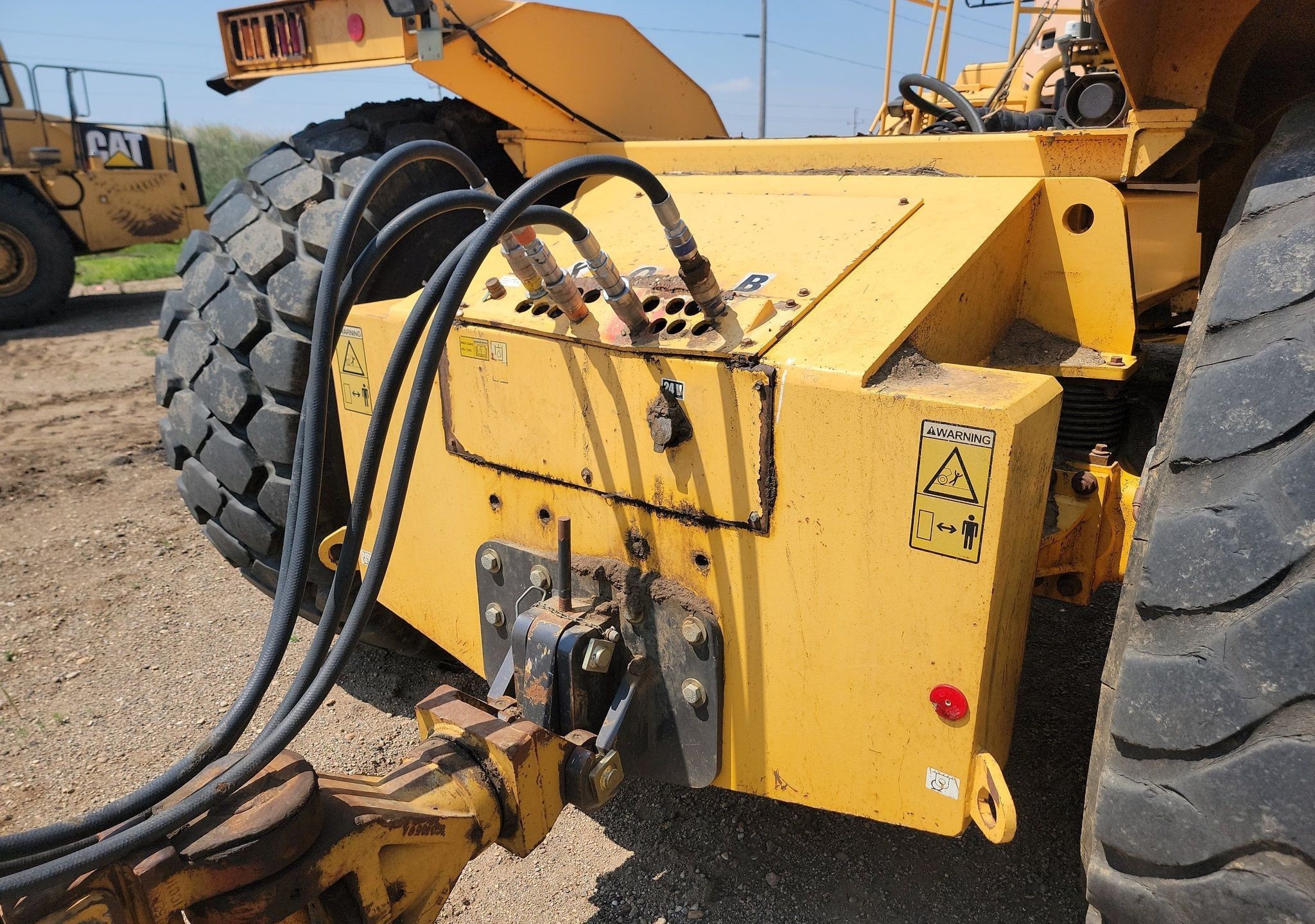 gallery Volvo T450D 4WD scraper tractor