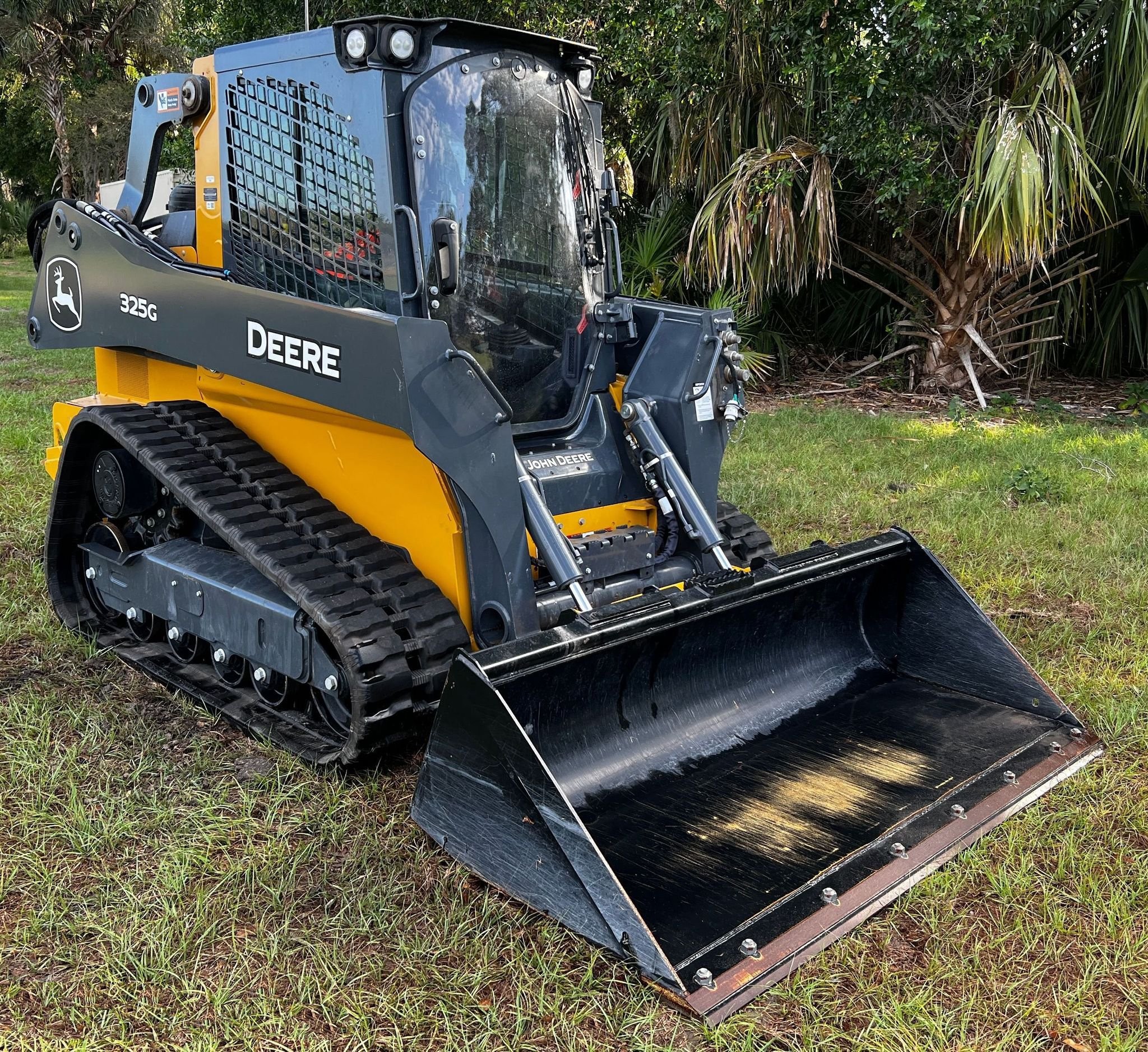 gallery 2022 John Deere 325G tracked skid steer