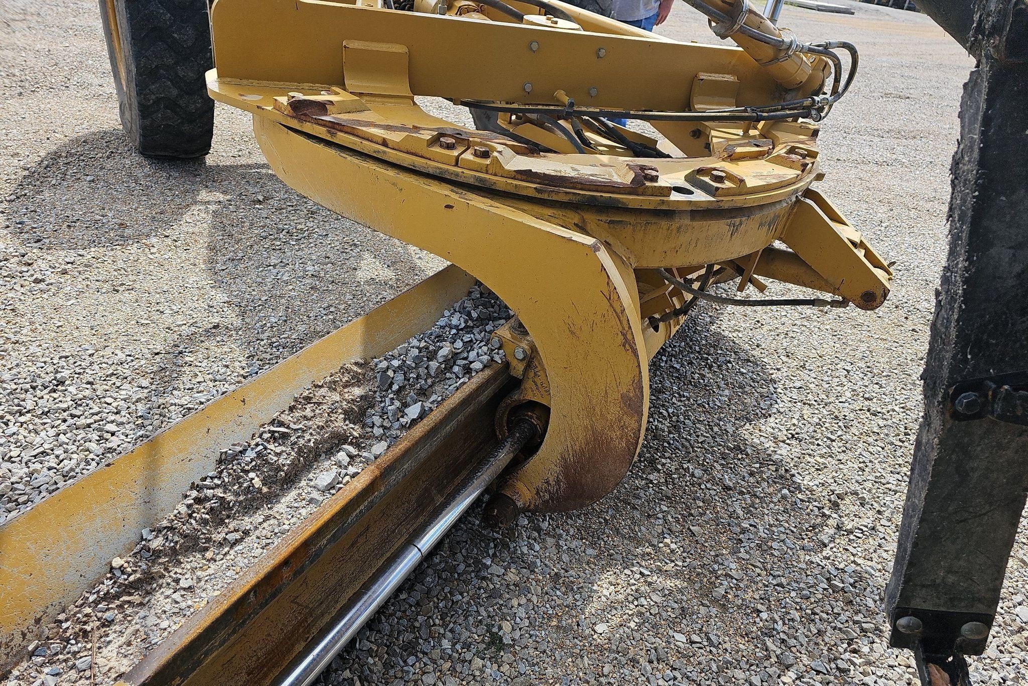 gallery 2013 Caterpillar 12M2 VHP Plus motor grader