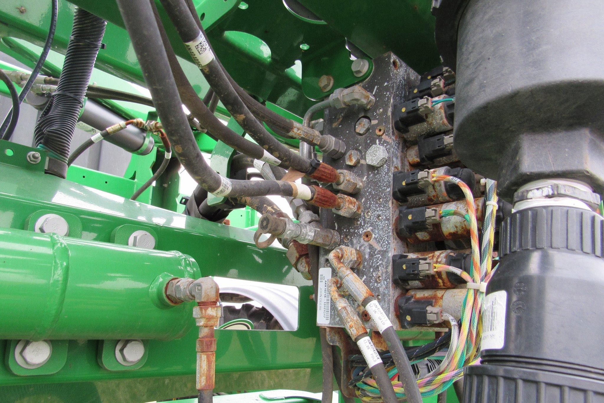 gallery 2014 John Deere R4038 self-propelled sprayer