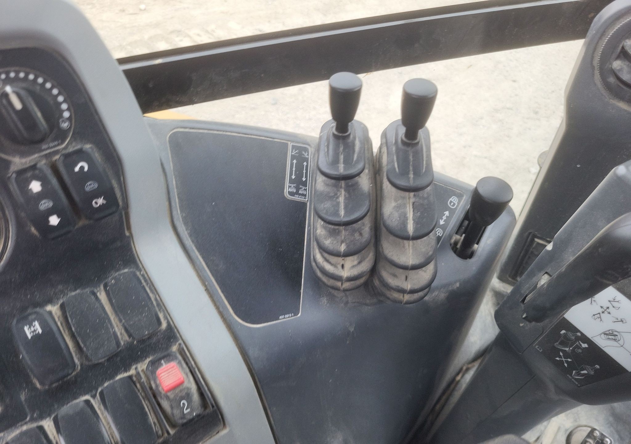 gallery 2018 Caterpillar 420F2 backhoe
