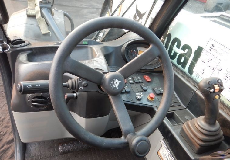 gallery 2018 Bobcat V519 telehandler