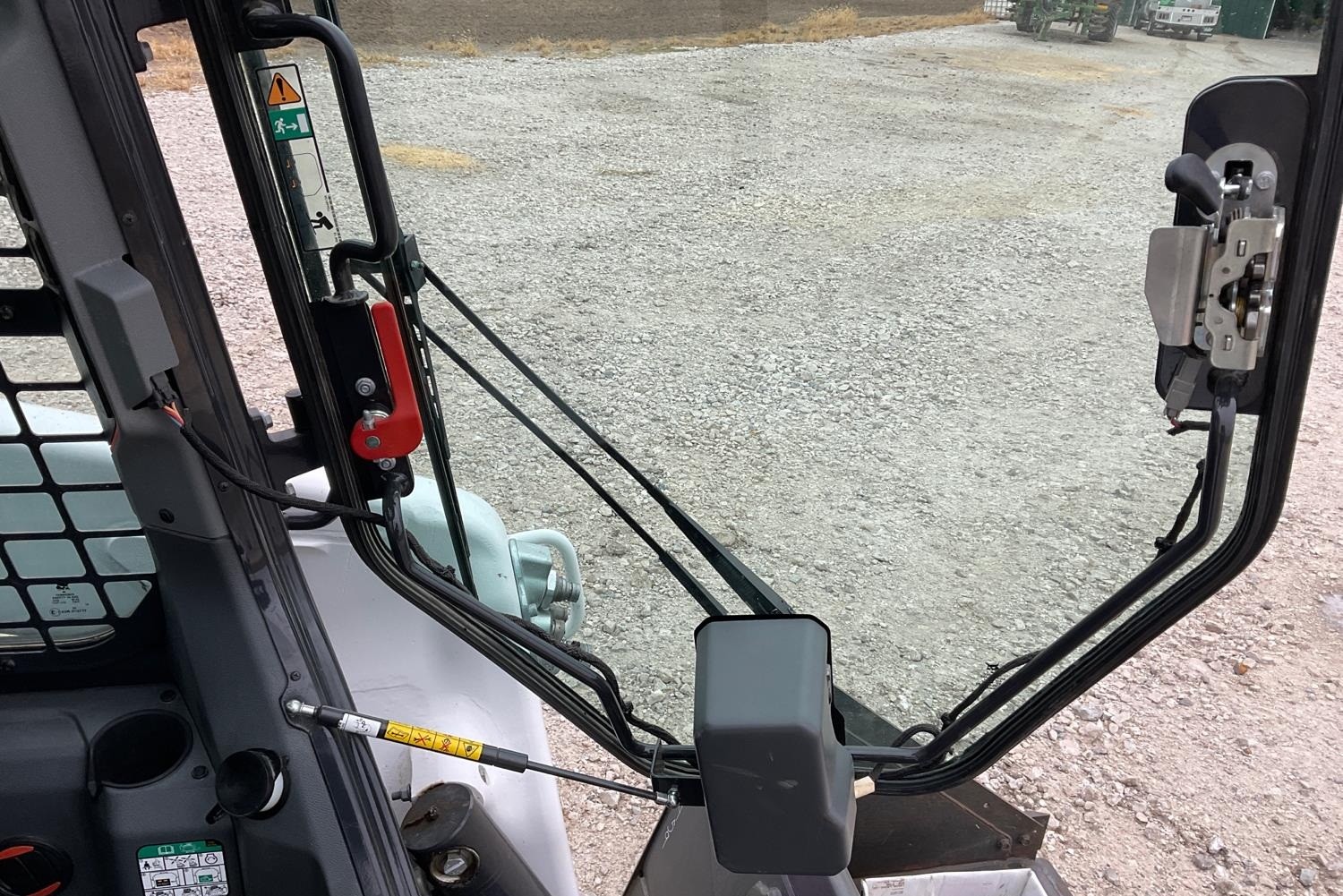gallery 2021 Bobcat T76 R-Series Compact Track Loader