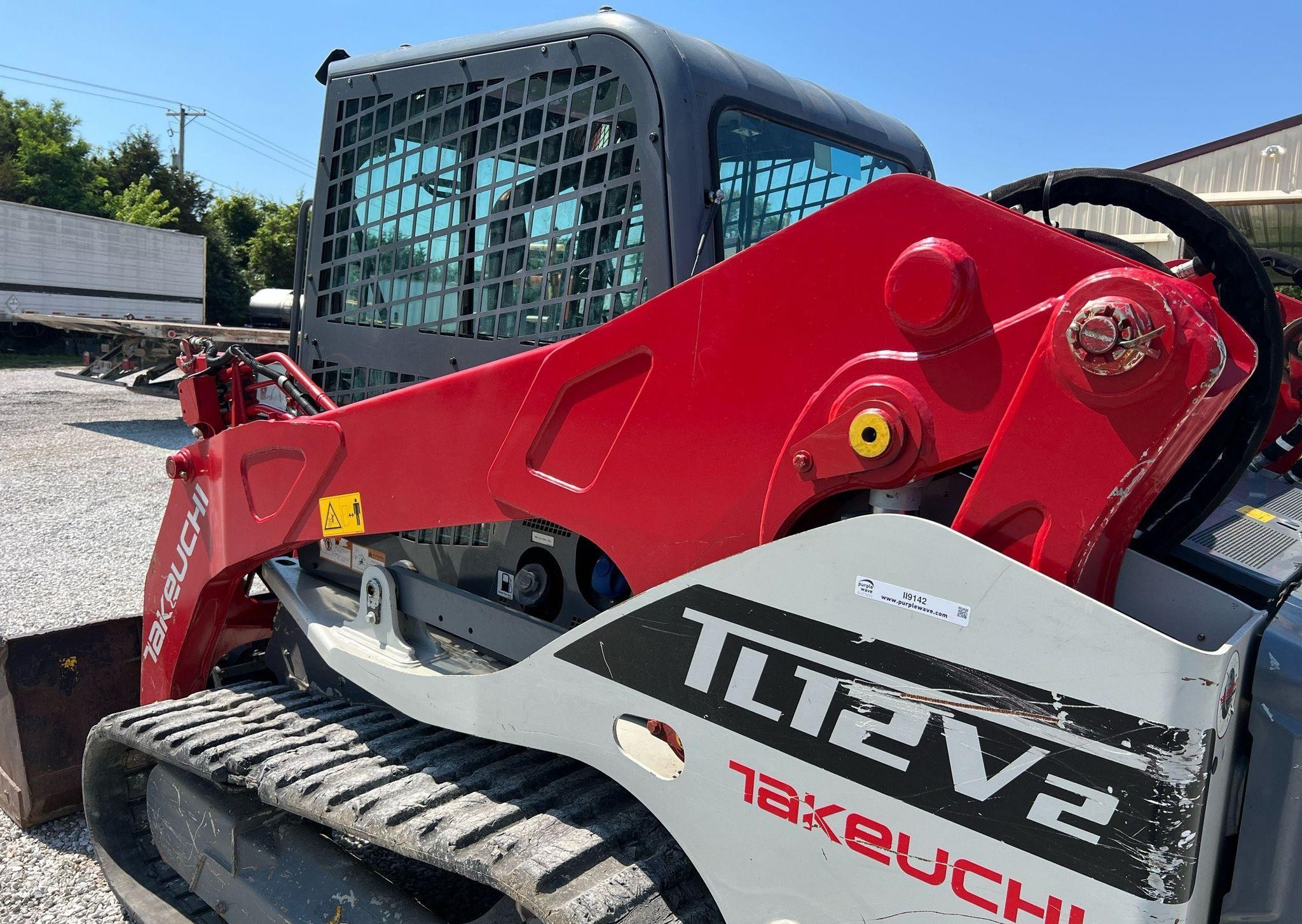 gallery 2016 Takeuchi TL12V2 tracked skid steer loader