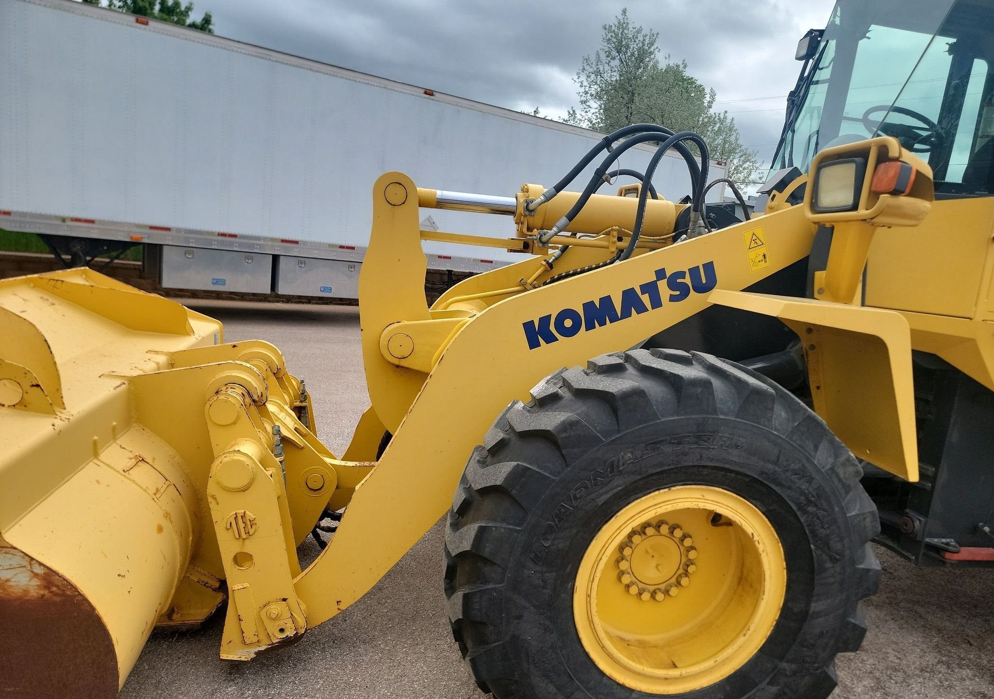 gallery 2005 Komatsu WA320 wheel loader