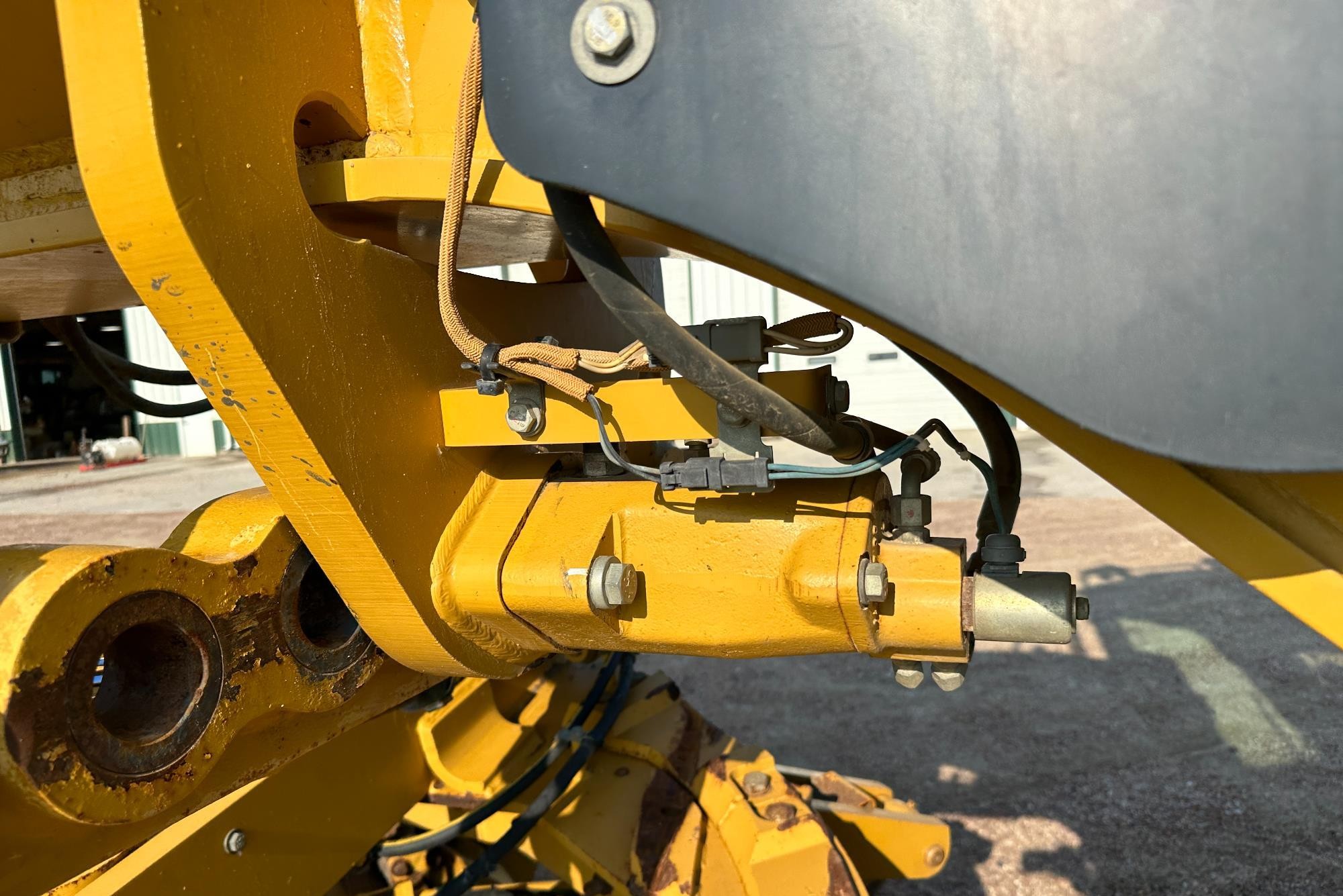 gallery 2014 Caterpillar 140M2 VHP Plus Motor Grader