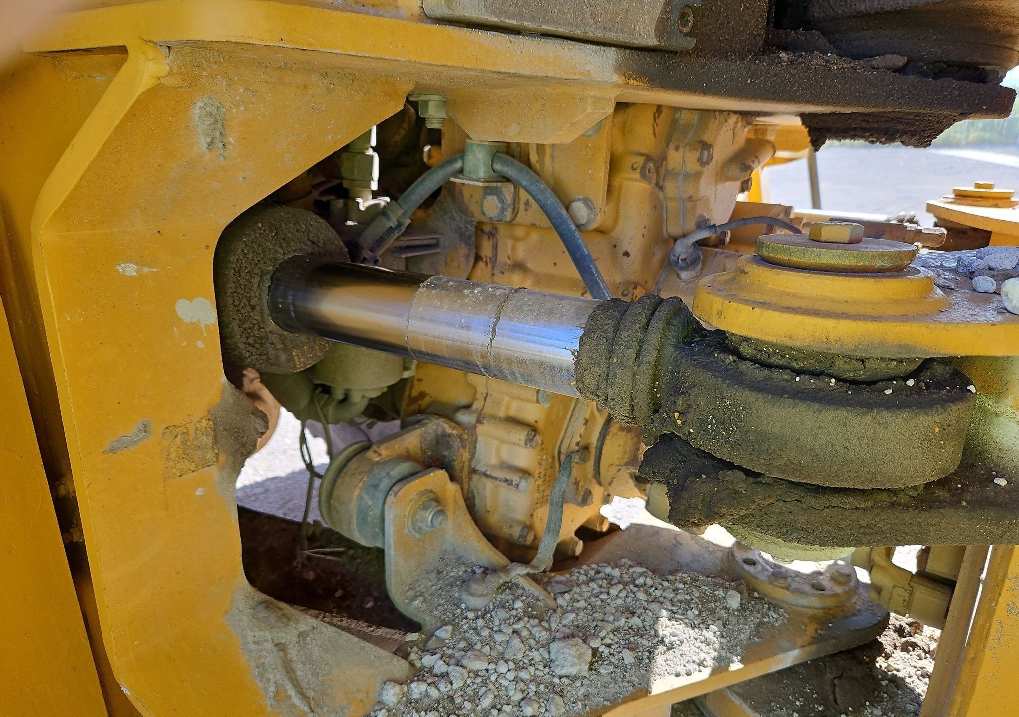 gallery 2000 John Deere 400C haul truck