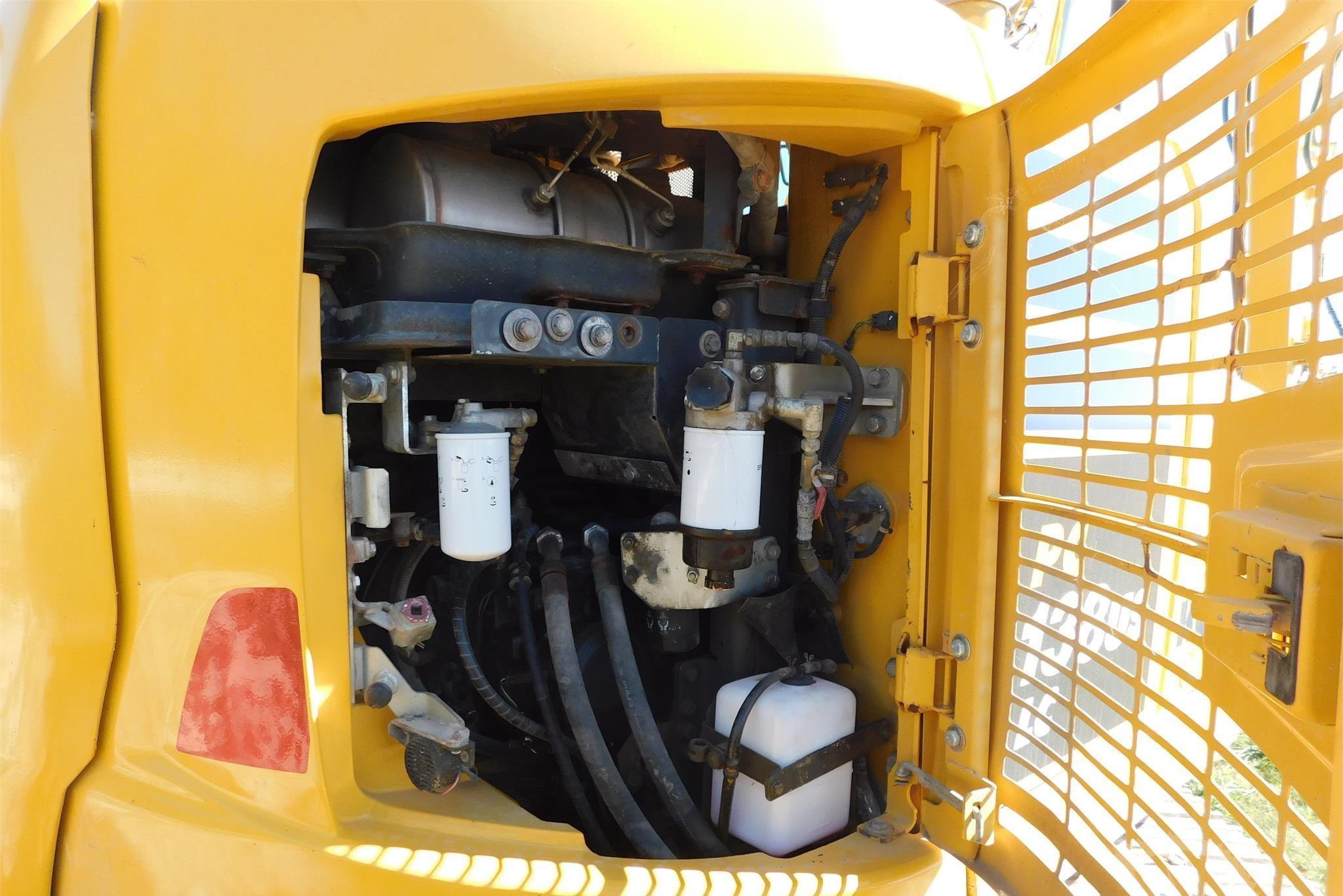 gallery 2016 KOMATSU PC138US LC-11