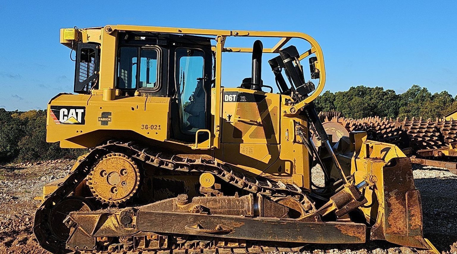 gallery 2014 Caterpillar D6T XL dozer