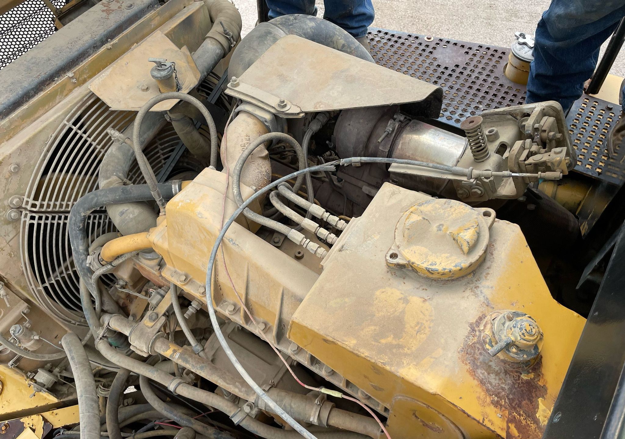 gallery 2000 Caterpillar D300E Series II water wagon