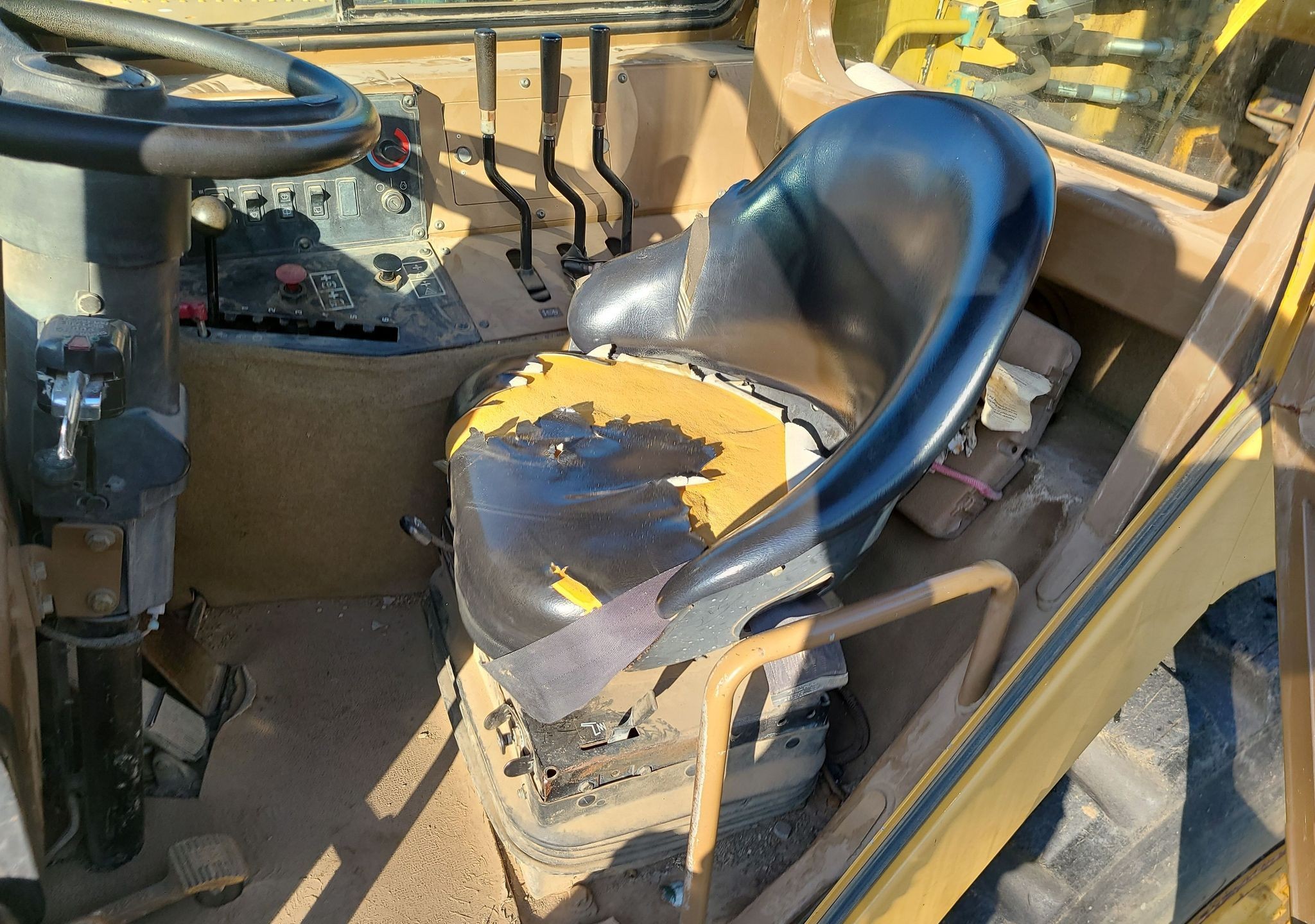 gallery 2006 Caterpillar 615C Series II elevating scraper