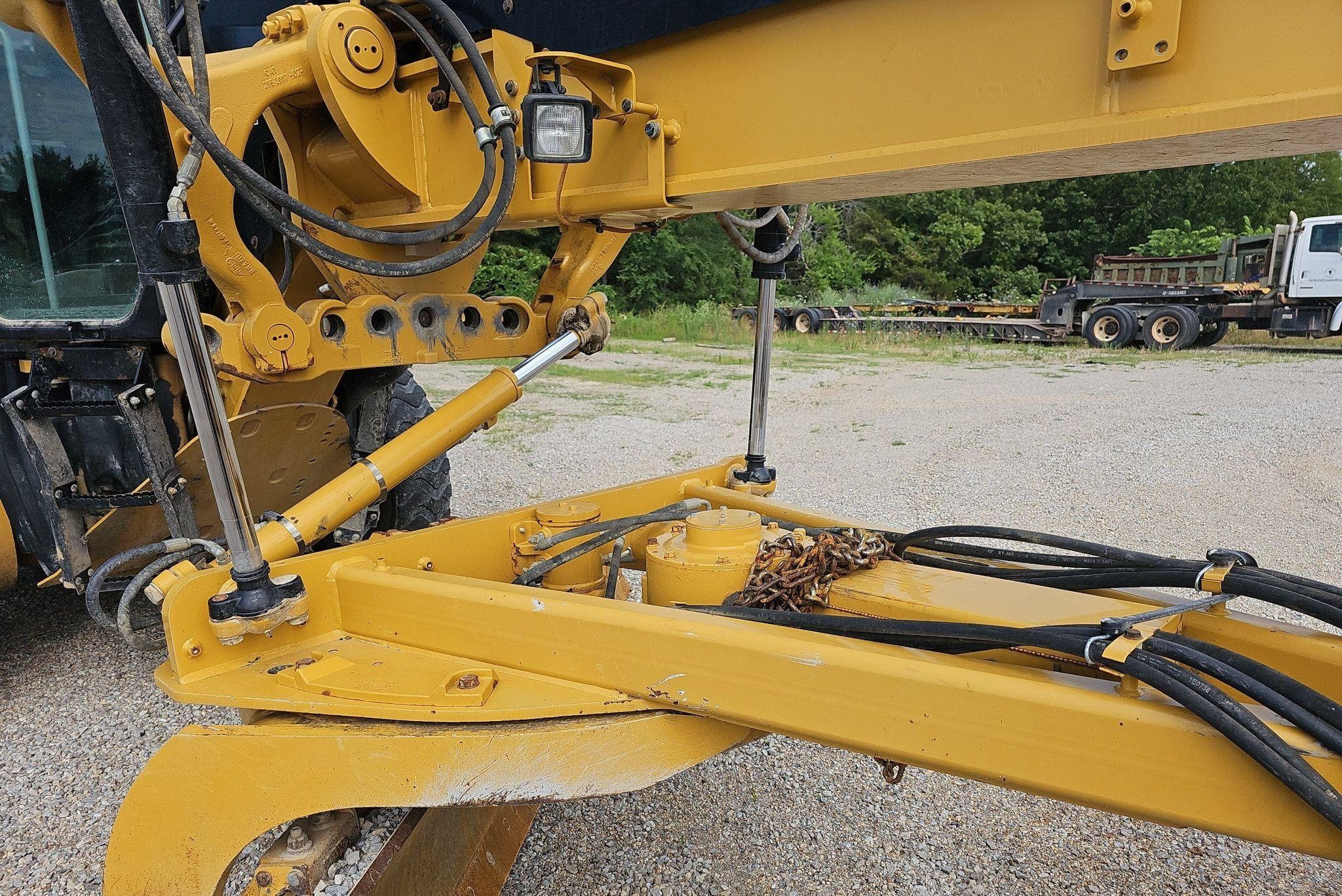 gallery 2013 Caterpillar 12M2 VHP Plus motor grader