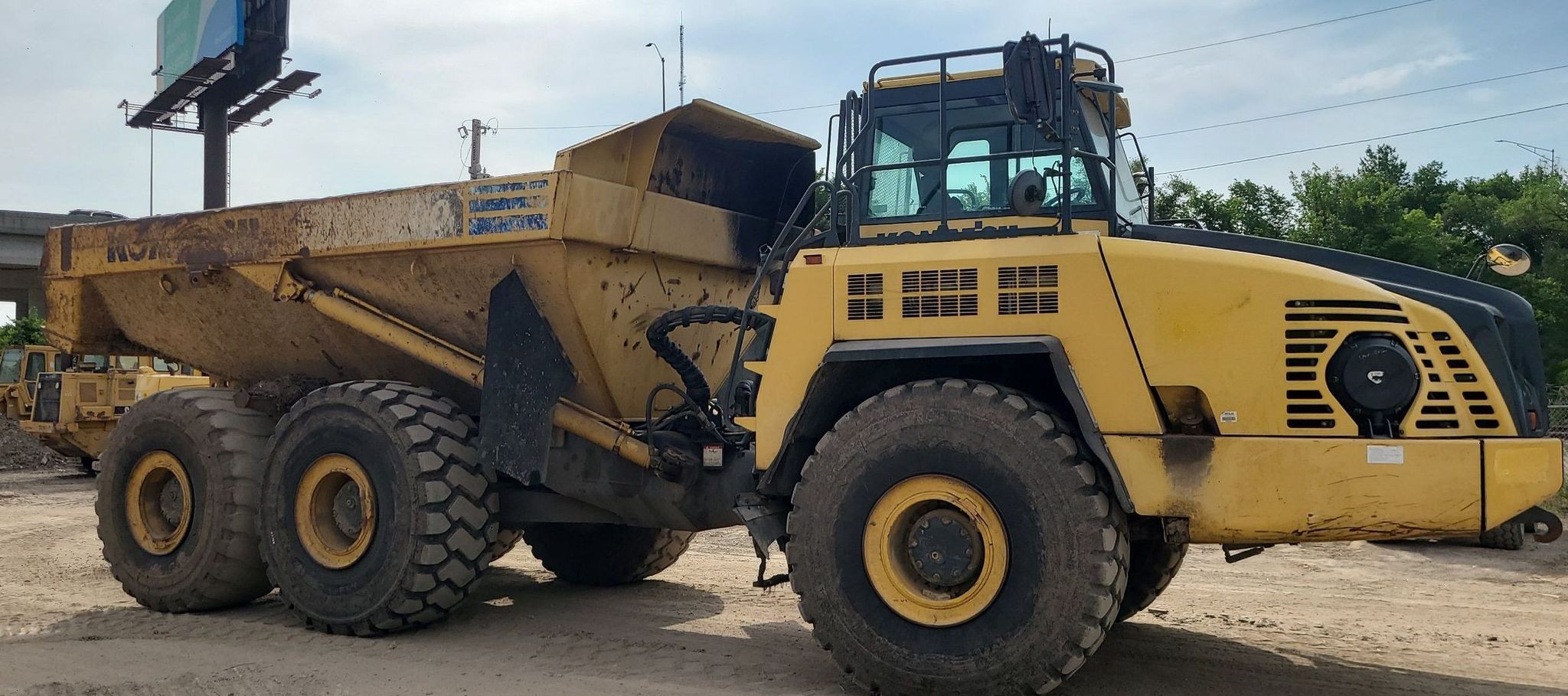 gallery 2013 Komatsu HM400-3 haul truck