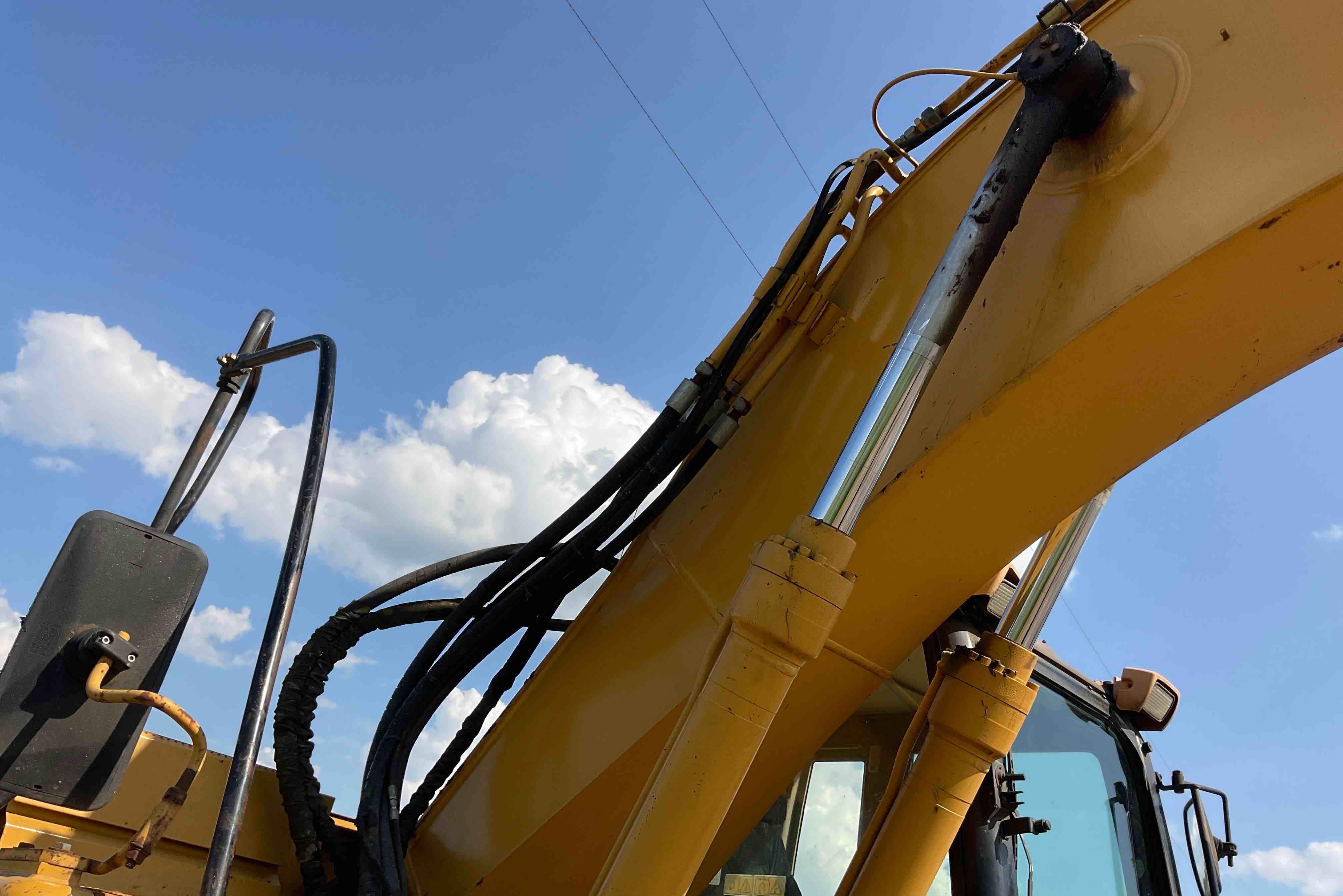 gallery 2004 Caterpillar 320CLU Excavator