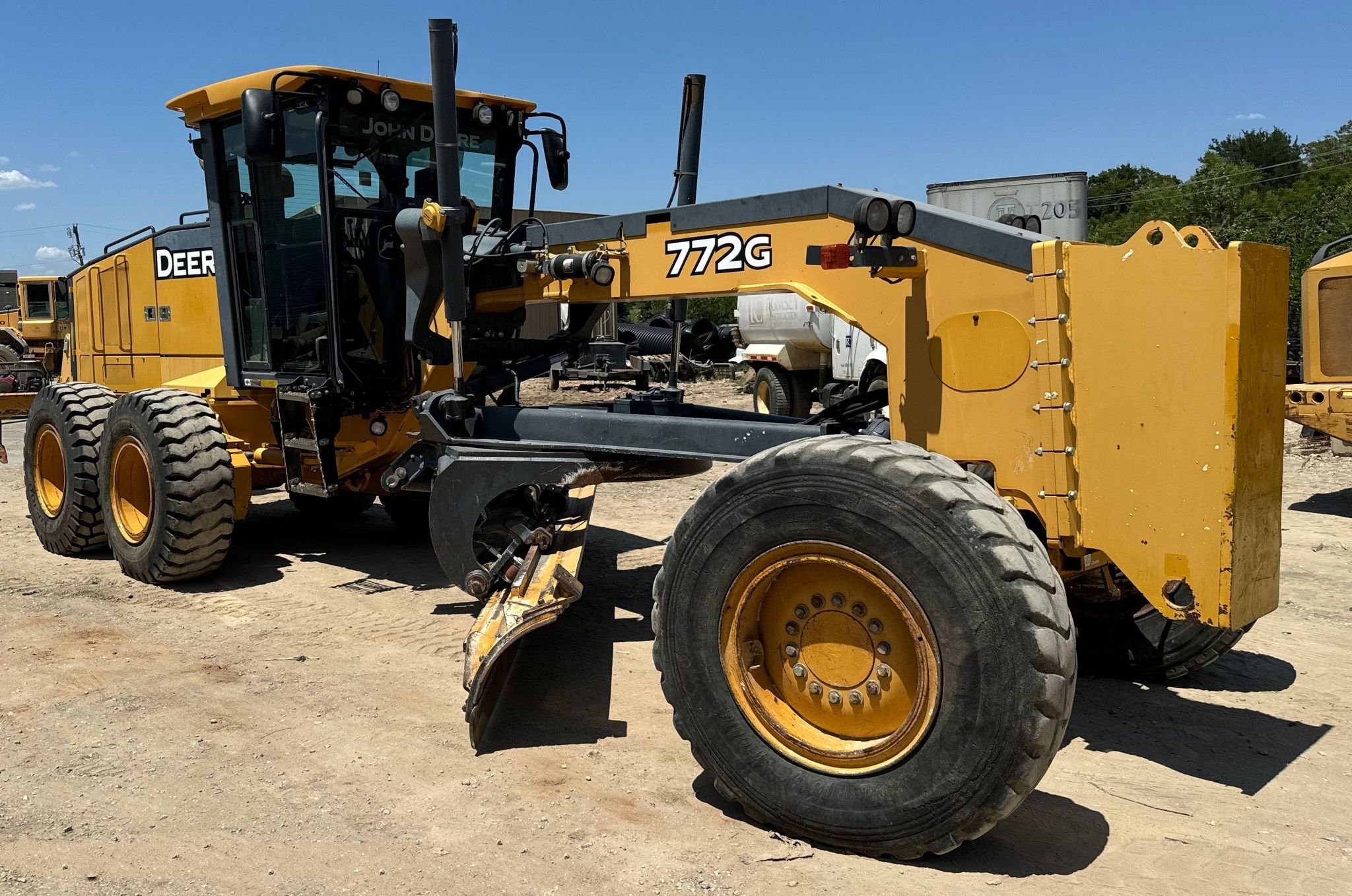 gallery 2011 John Deere 772G motor grader