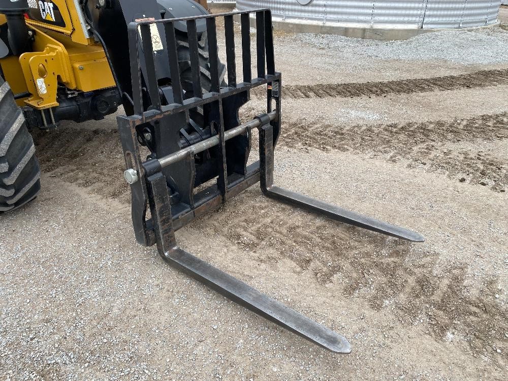 gallery 2019 Caterpillar TH408D 4x4x4 Ag Handler