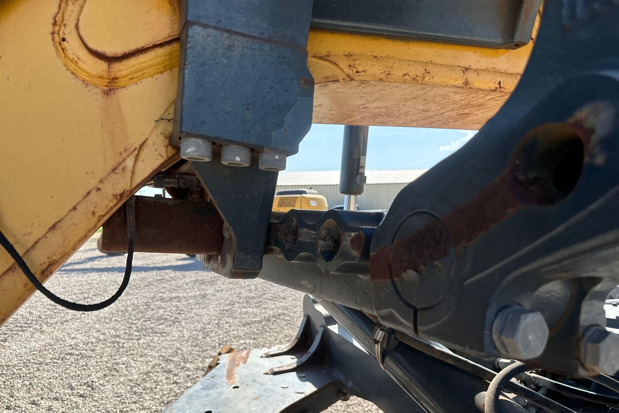 gallery 2013 John Deere 772G motor grader