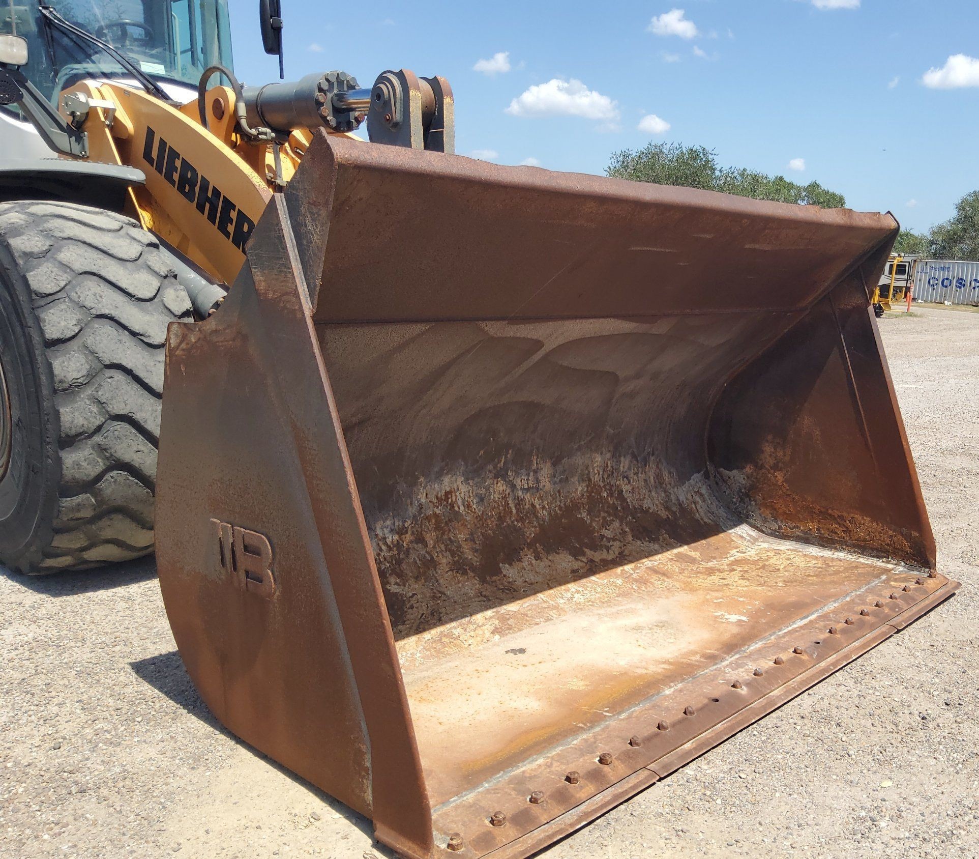 gallery 2017 Liebherr L586 wheel loader
