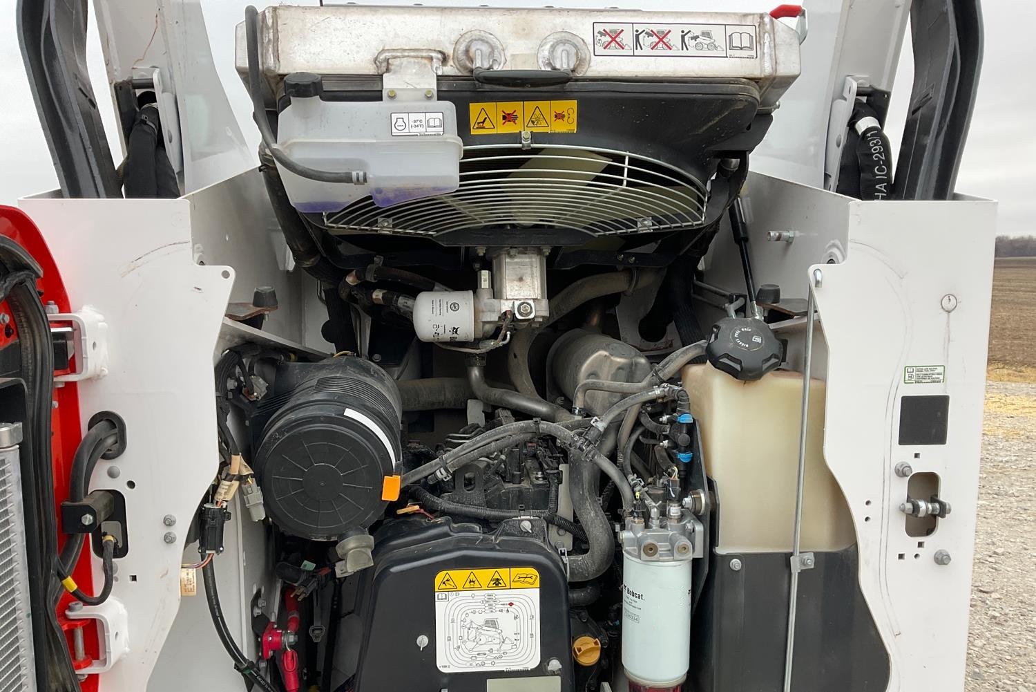 gallery 2021 Bobcat T76 R-Series Compact Track Loader