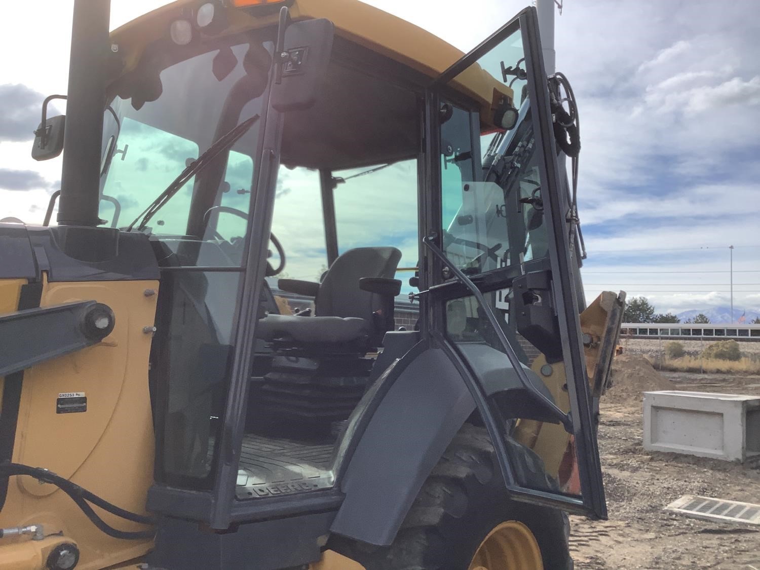 gallery 2015 John Deere 310SL 4x4 Loader Backhoe WExtendahoe, Compactor & Bucket