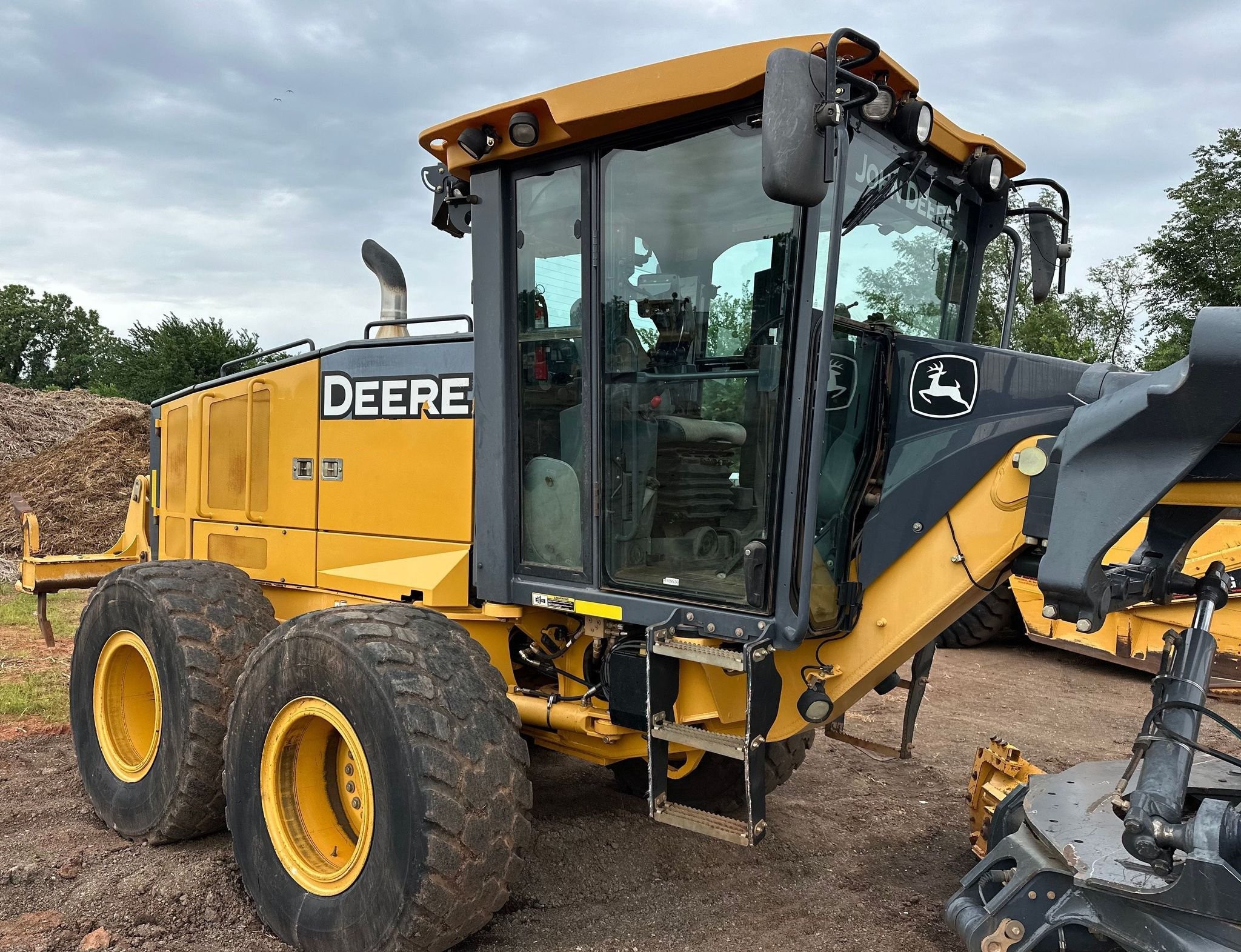gallery 2013 John Deere 772GP motor grader