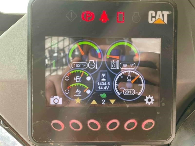 gallery 2018 Caterpillar 299D2 skid steer