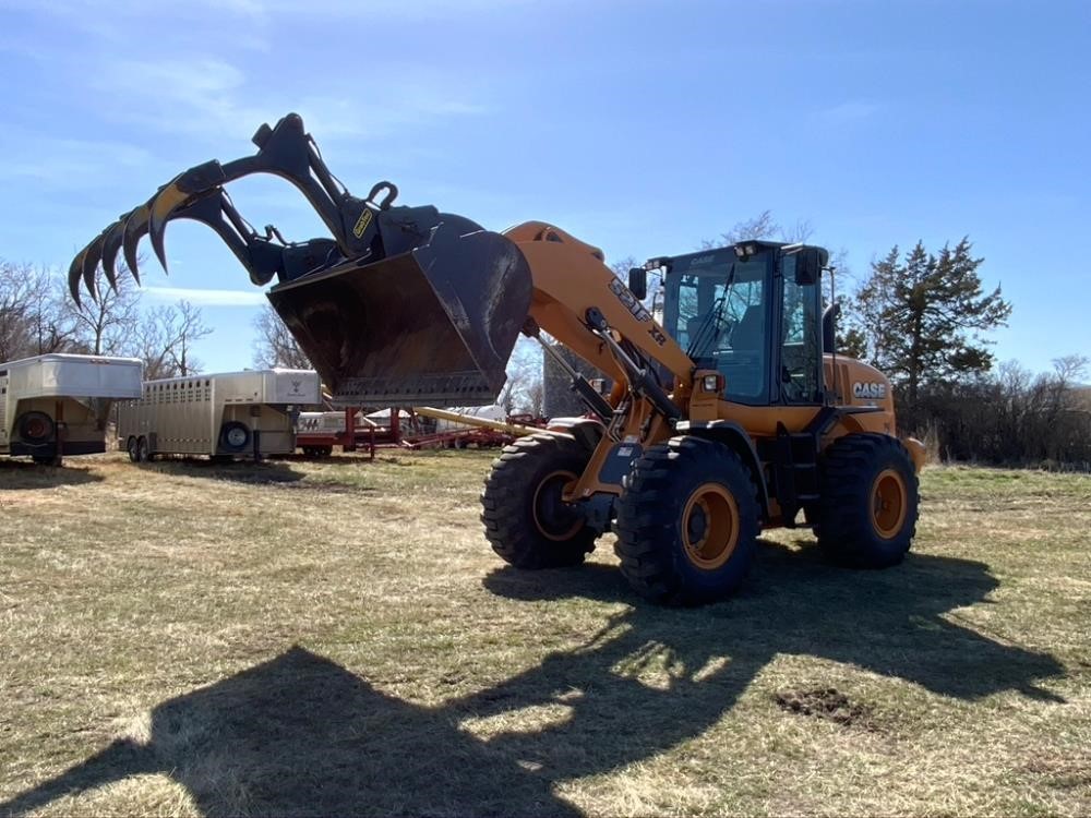 gallery 2015 Case 521F XR Wheel Loader W2.5yd Bucket & Grab-Tech Grapple