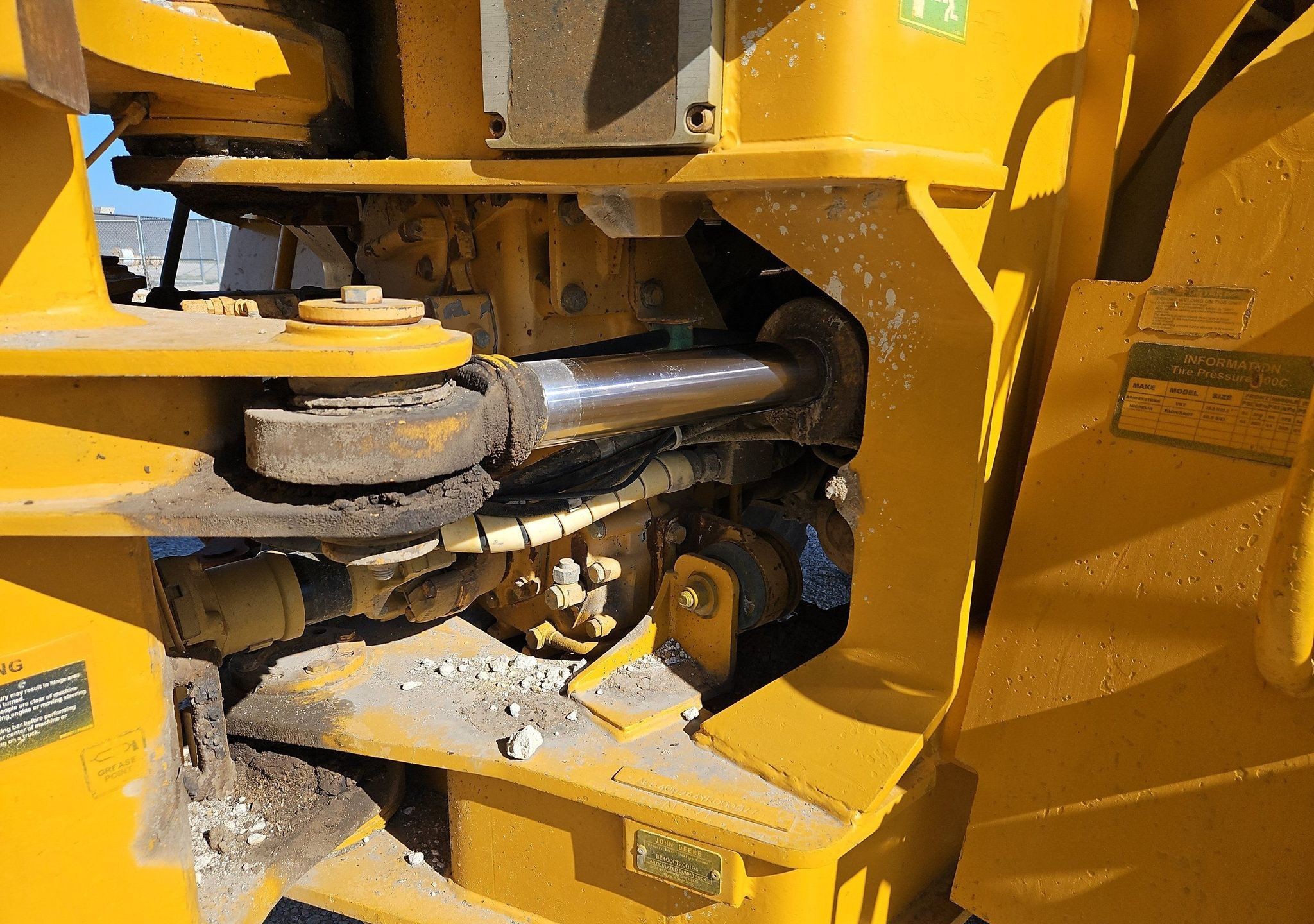 gallery 2000 John Deere 400C haul truck