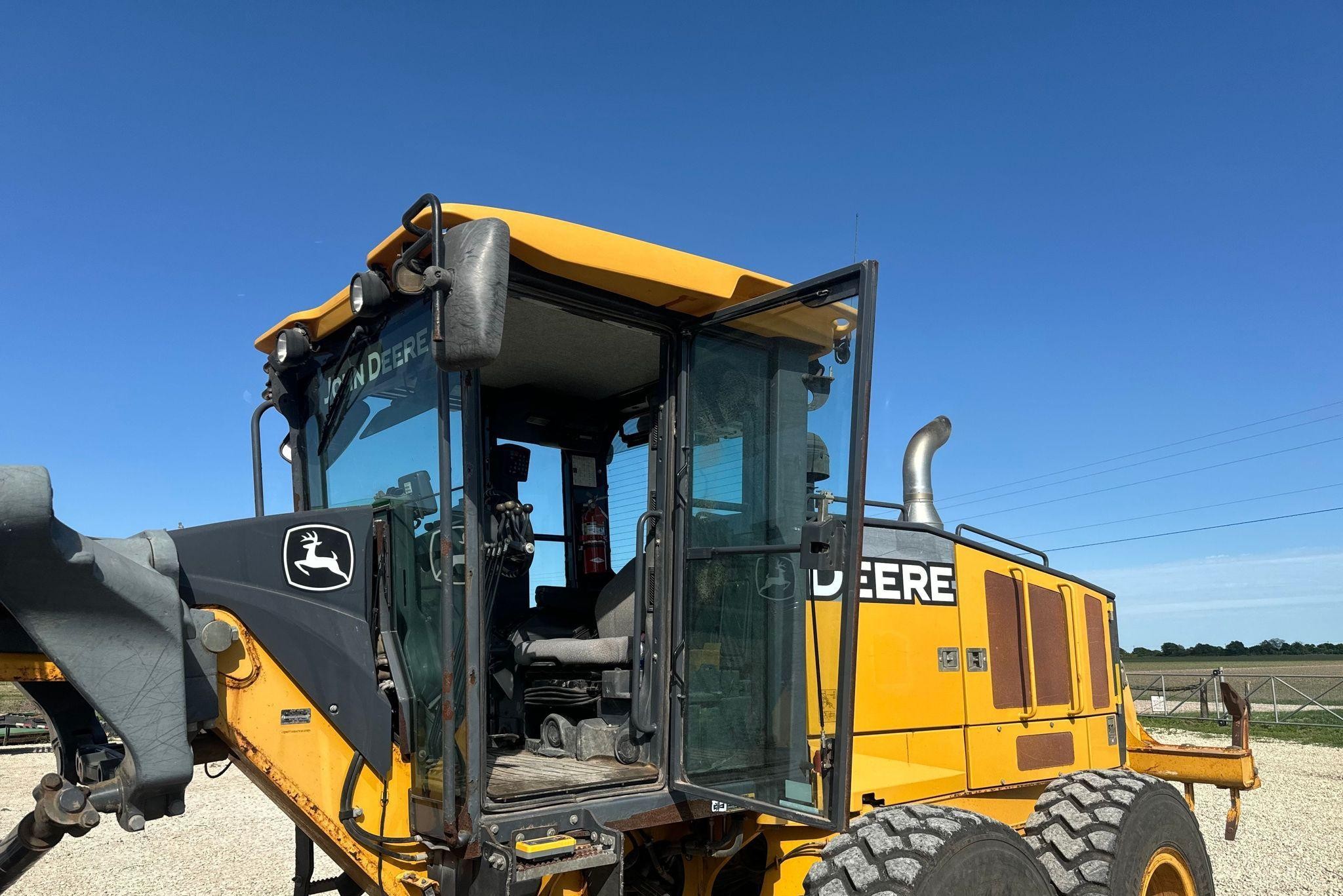 gallery 2013 John Deere 772G motor grader