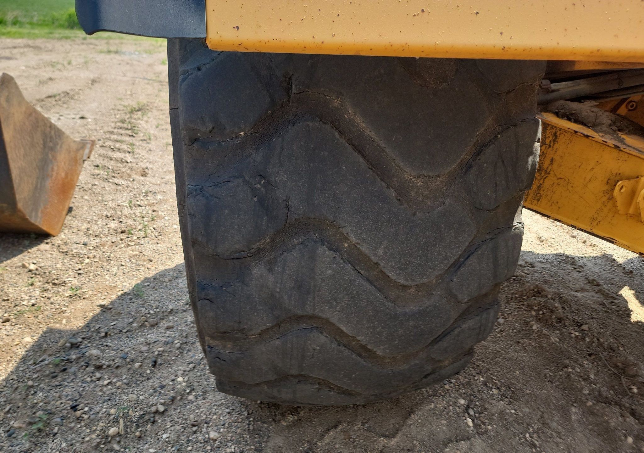 gallery Volvo T450D 4WD scraper tractor