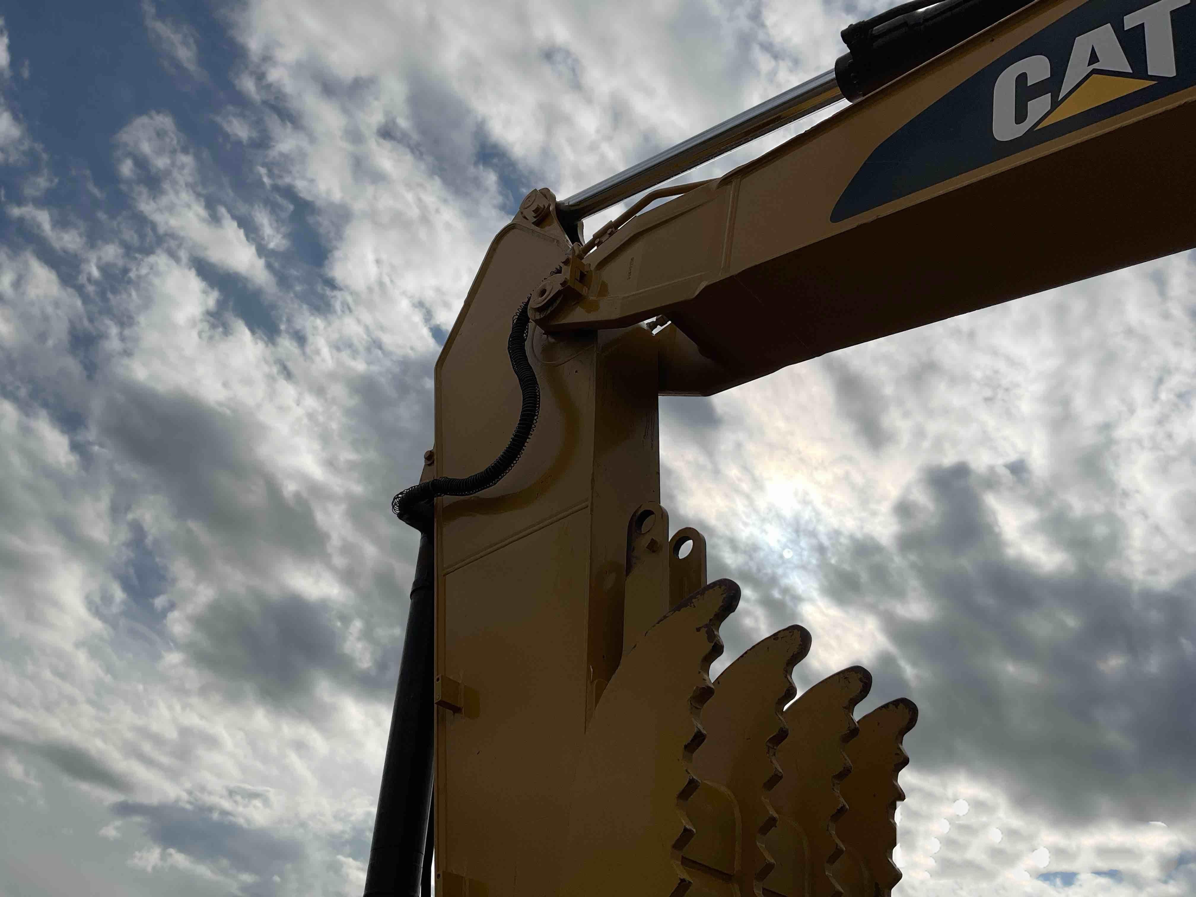 gallery 2017 Caterpillar 320FL Excavator
