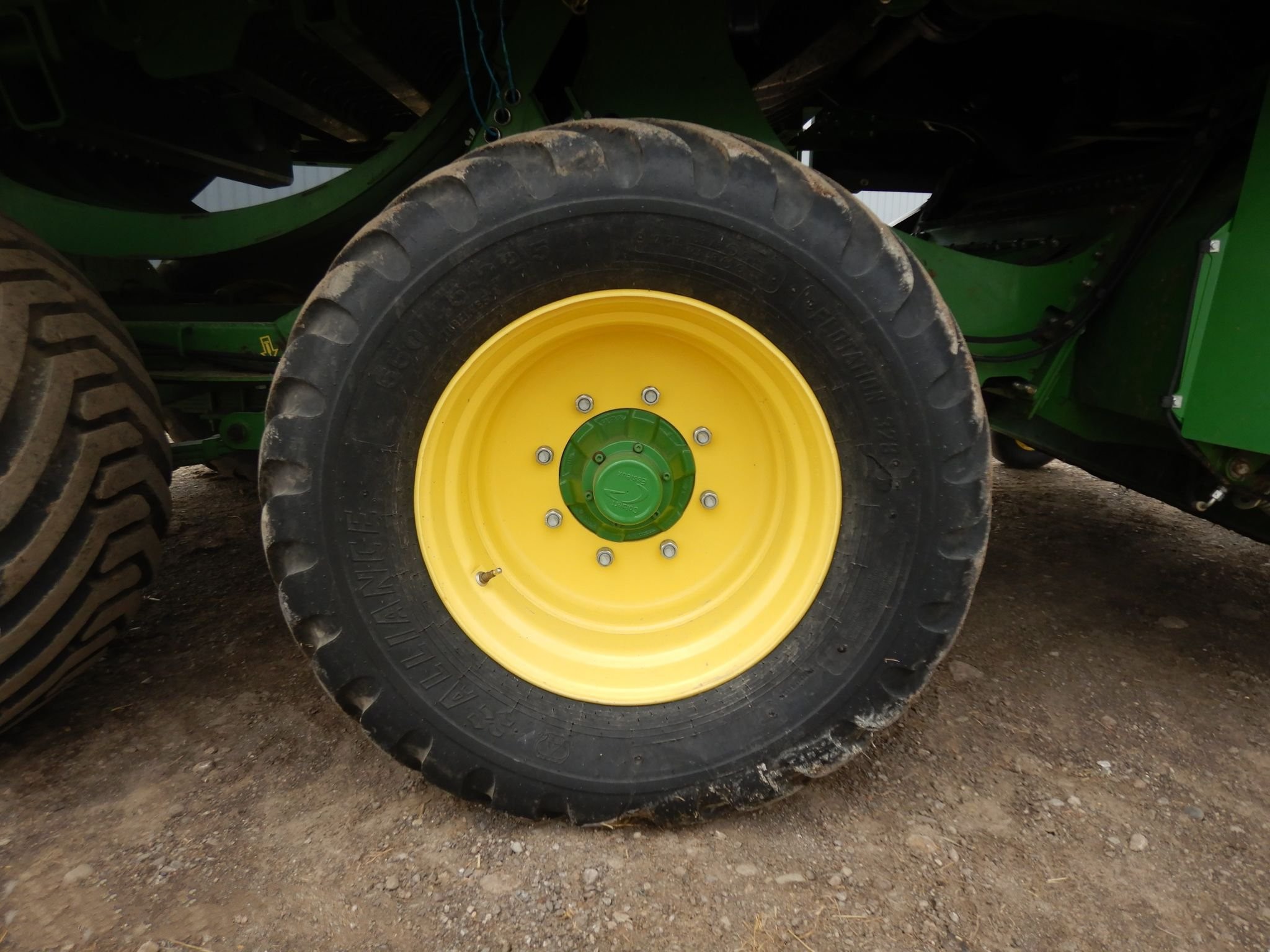 gallery 2016 John Deere L340 square baler