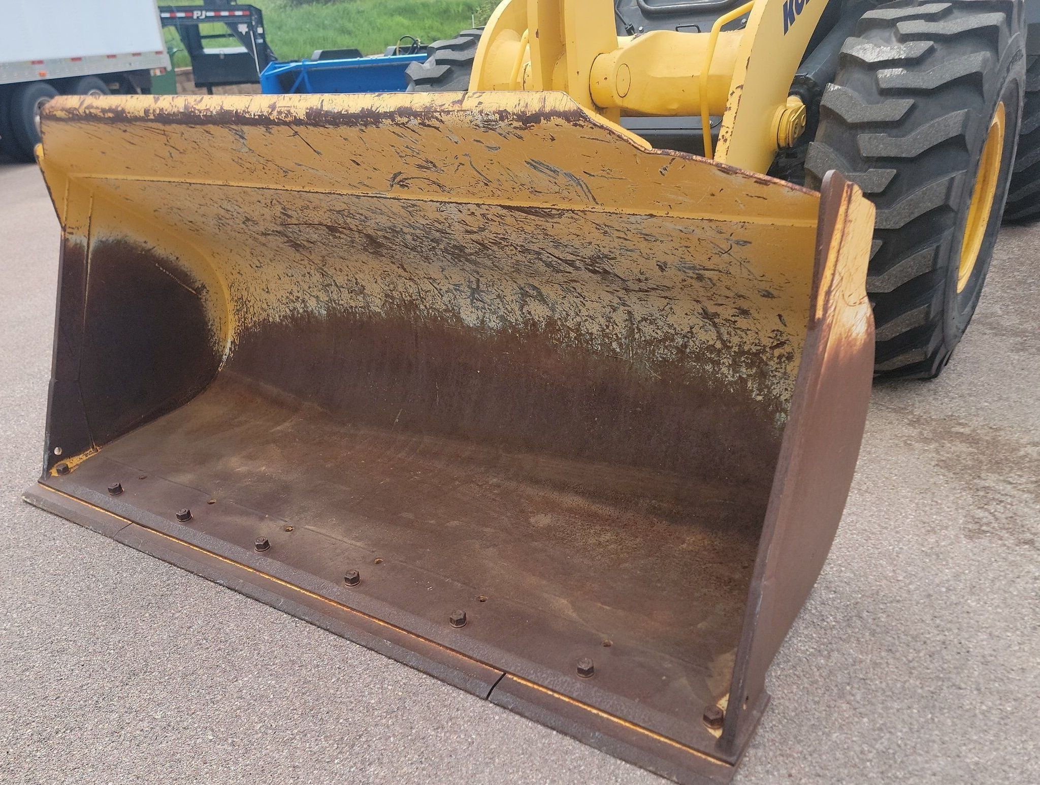 gallery 2005 Komatsu WA320 wheel loader