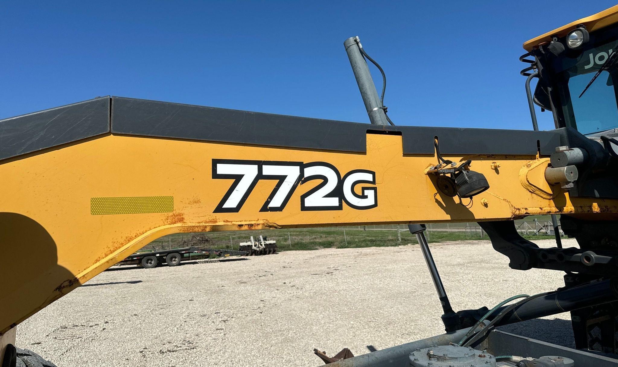 gallery 2013 John Deere 772G motor grader