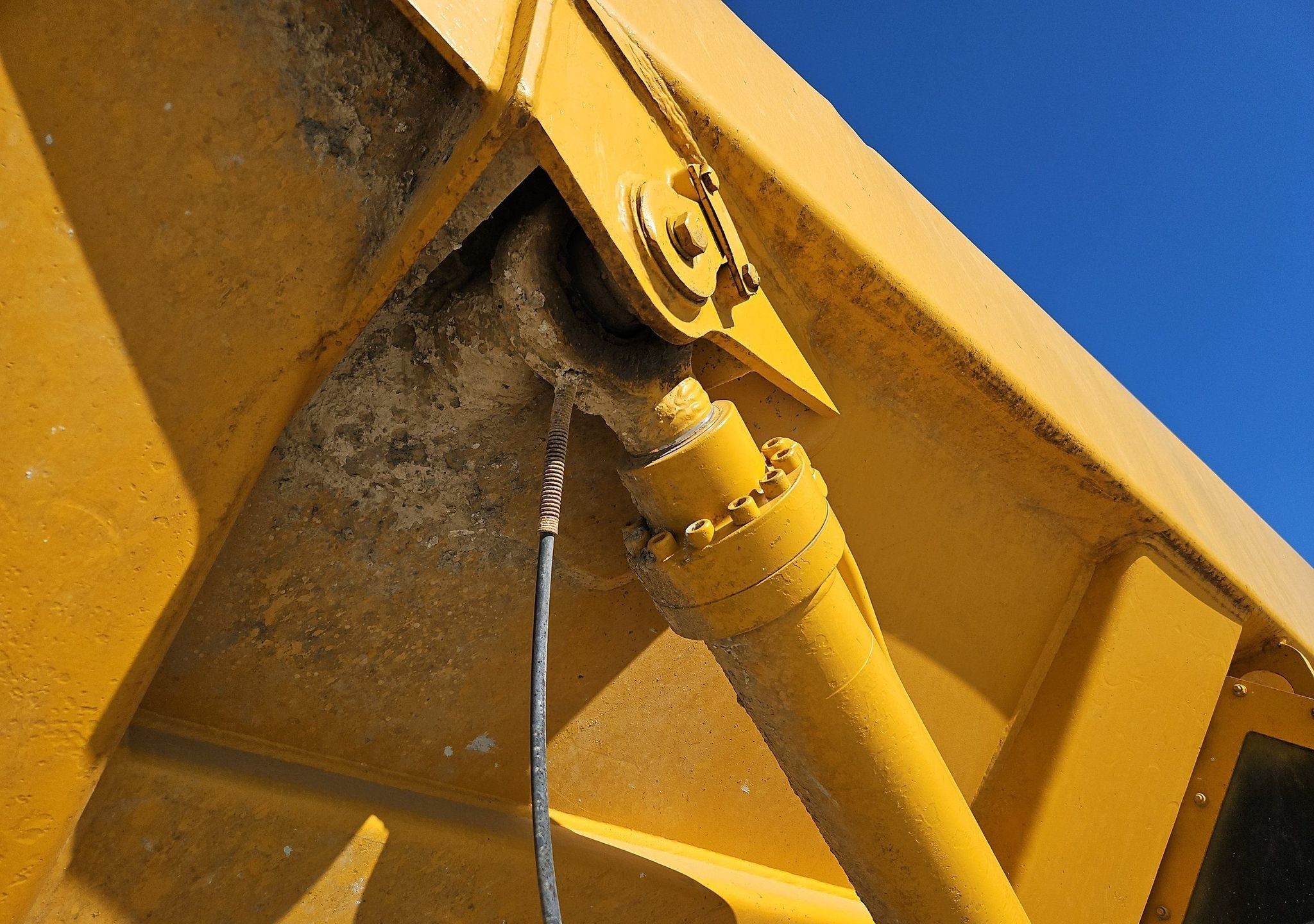 gallery 2000 John Deere 400C haul truck