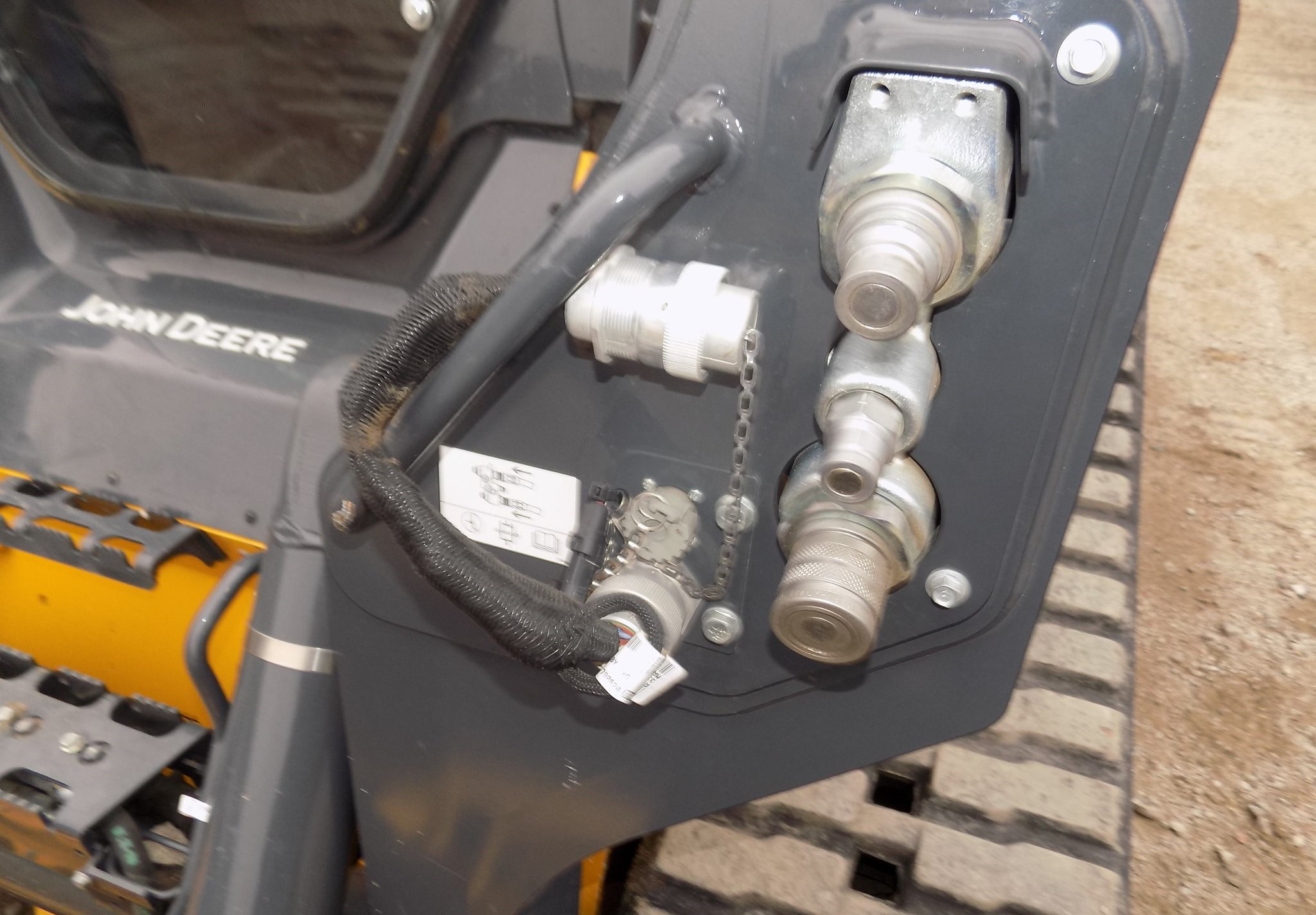 gallery 2019 John Deere 333G tracked skid steer loader1