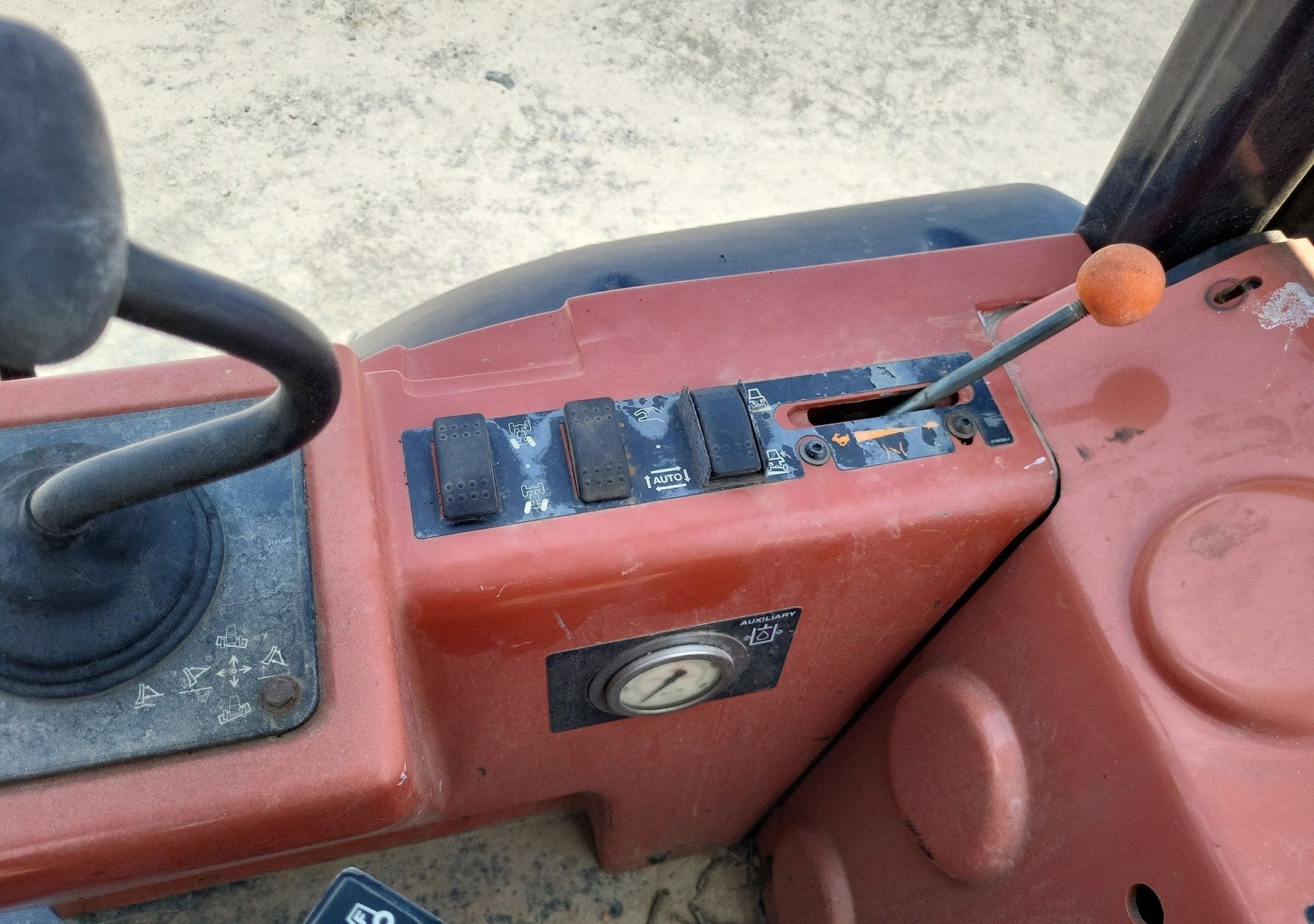 gallery 2012 Ditch Witch RT120 Quad vibratory cable plow