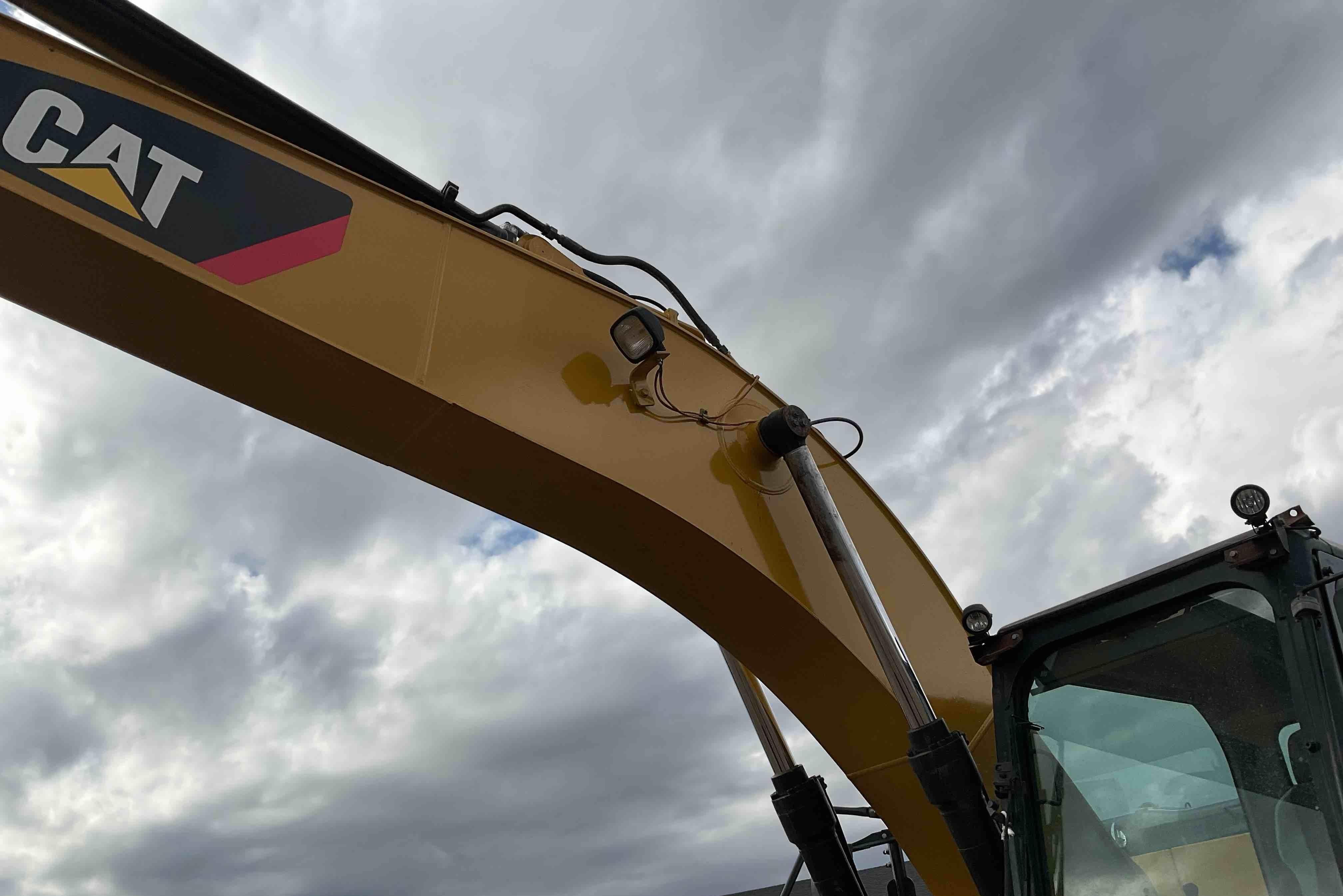 gallery 2017 Caterpillar 320FL Excavator