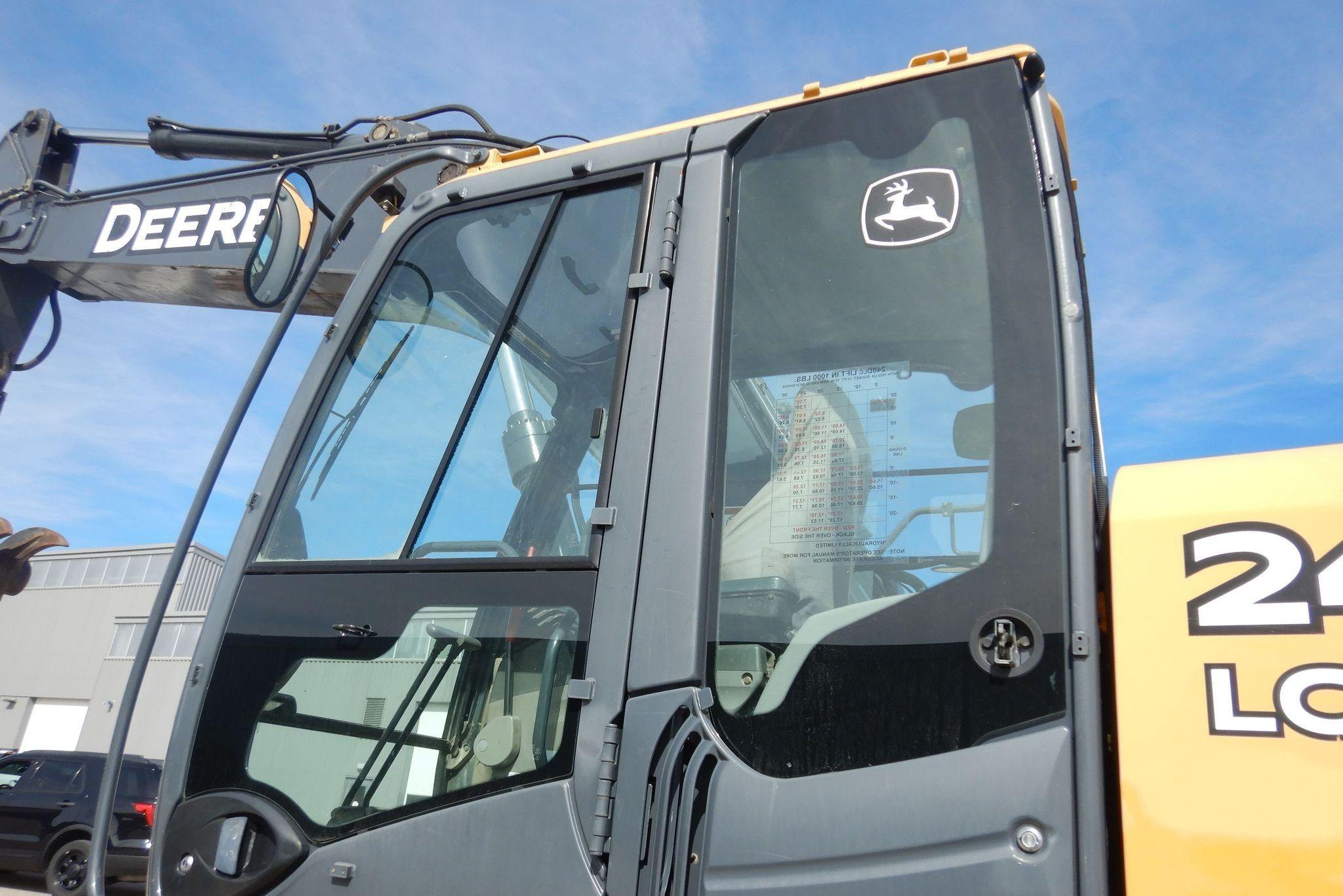 gallery 2011 John Deere 240DLC excavator