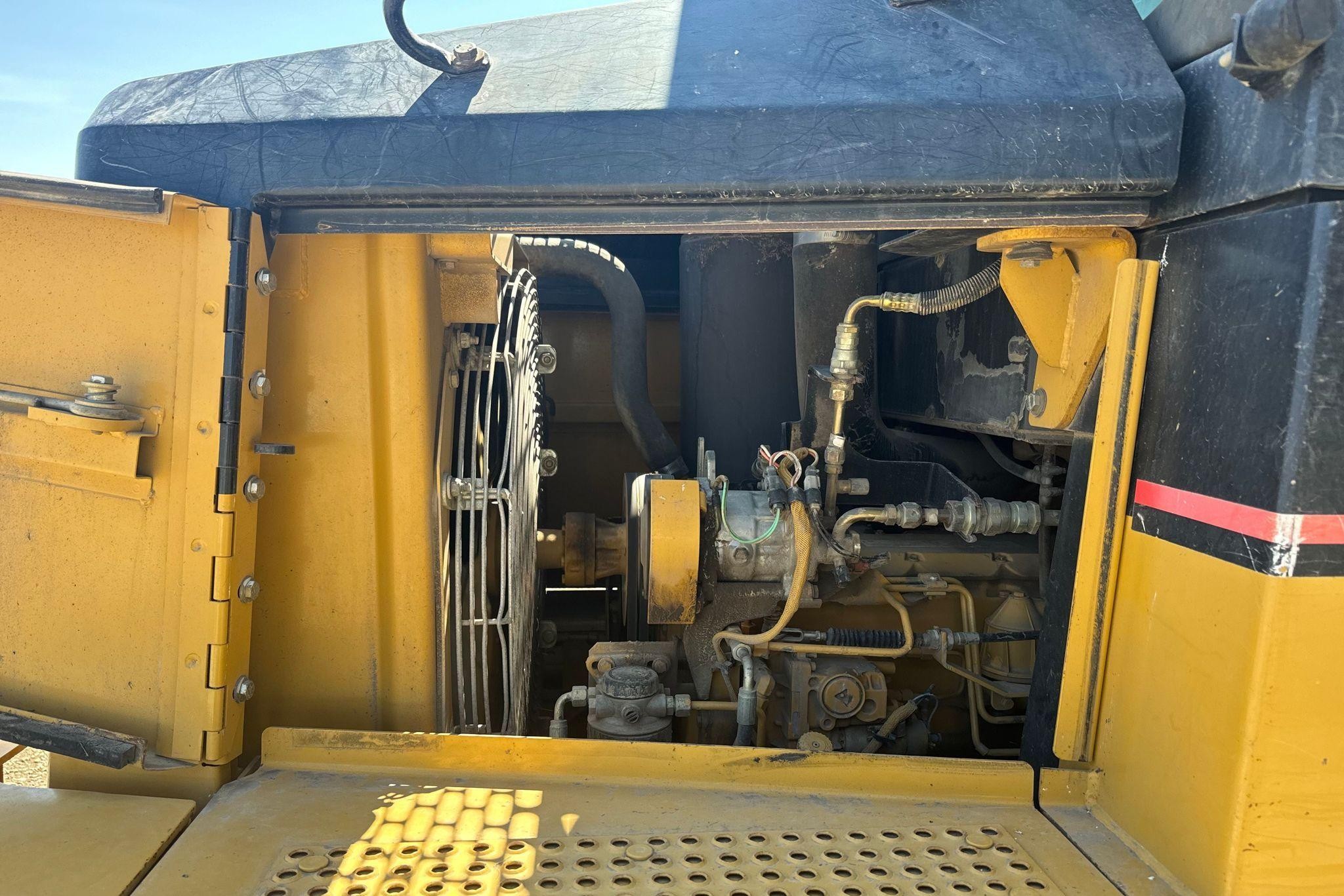 gallery 2002 Caterpillar 953C track loader
