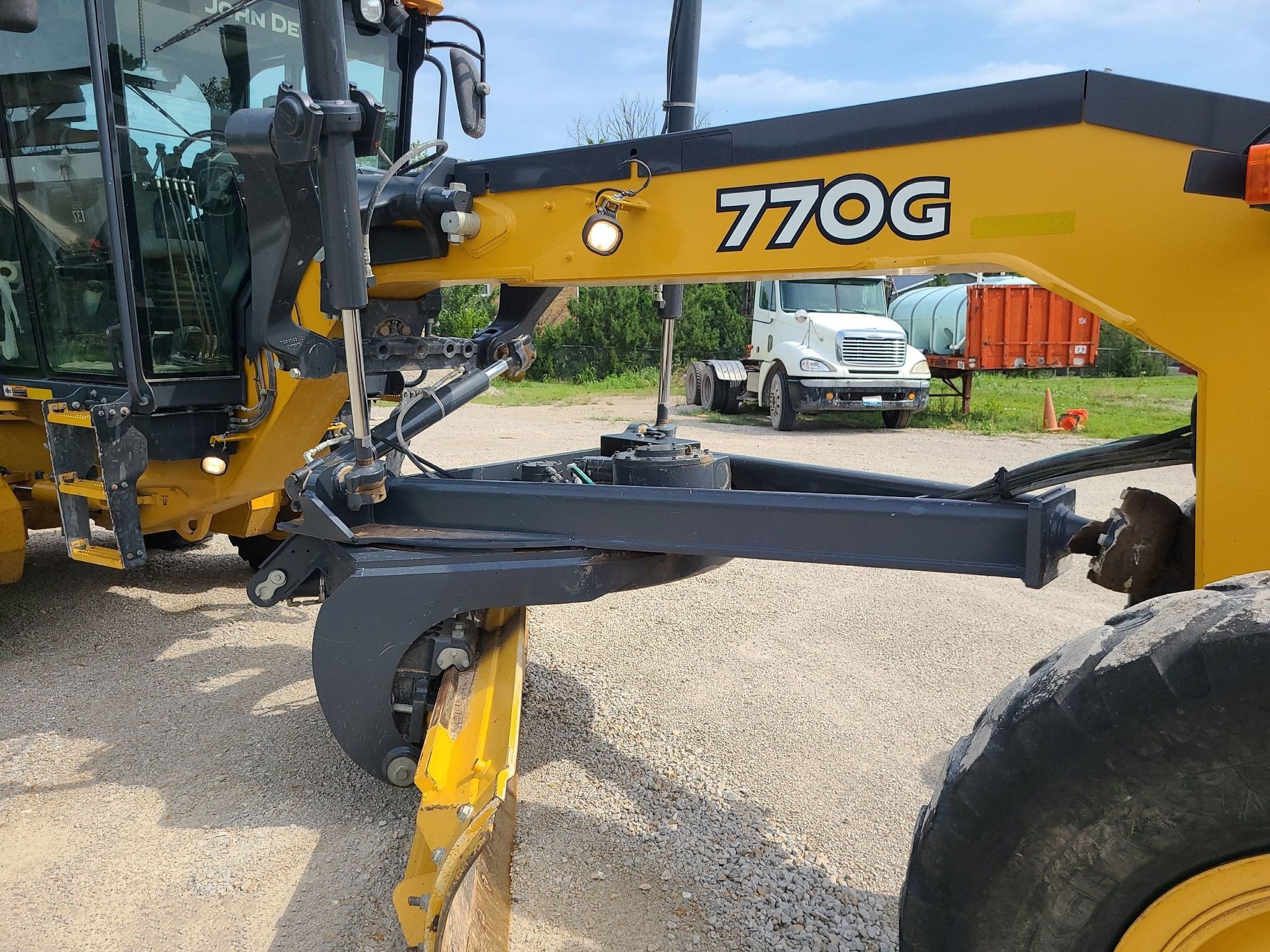 gallery 2016 John Deere 770G motor grader