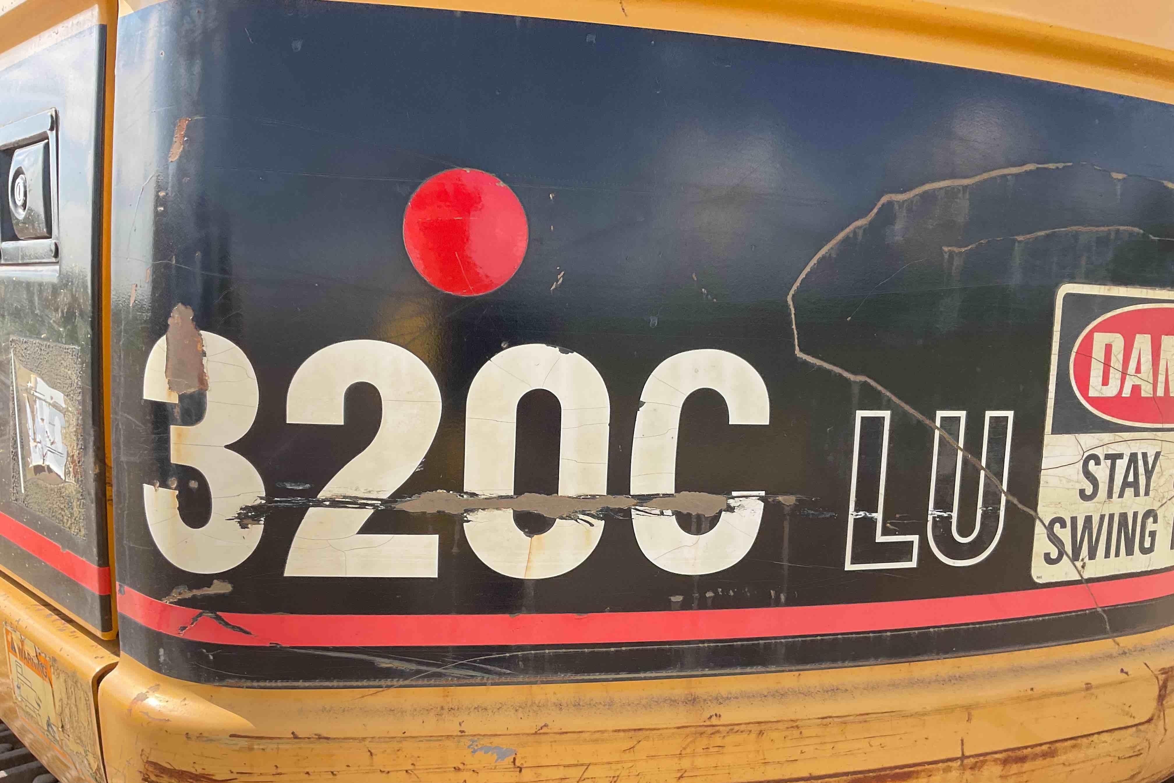 gallery 2004 Caterpillar 320CLU Excavator