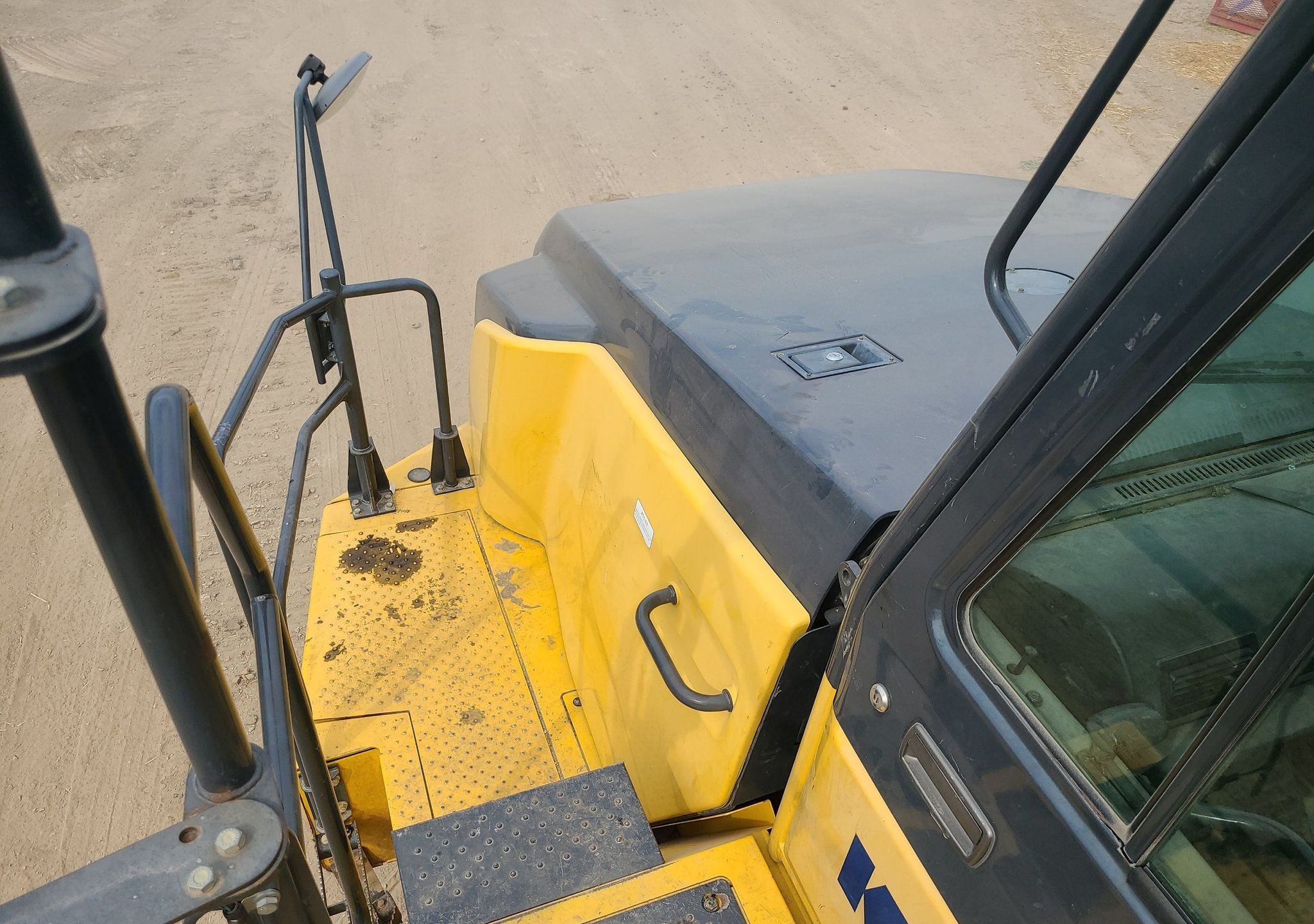 gallery 2013 Komatsu HM400-3 haul truck
