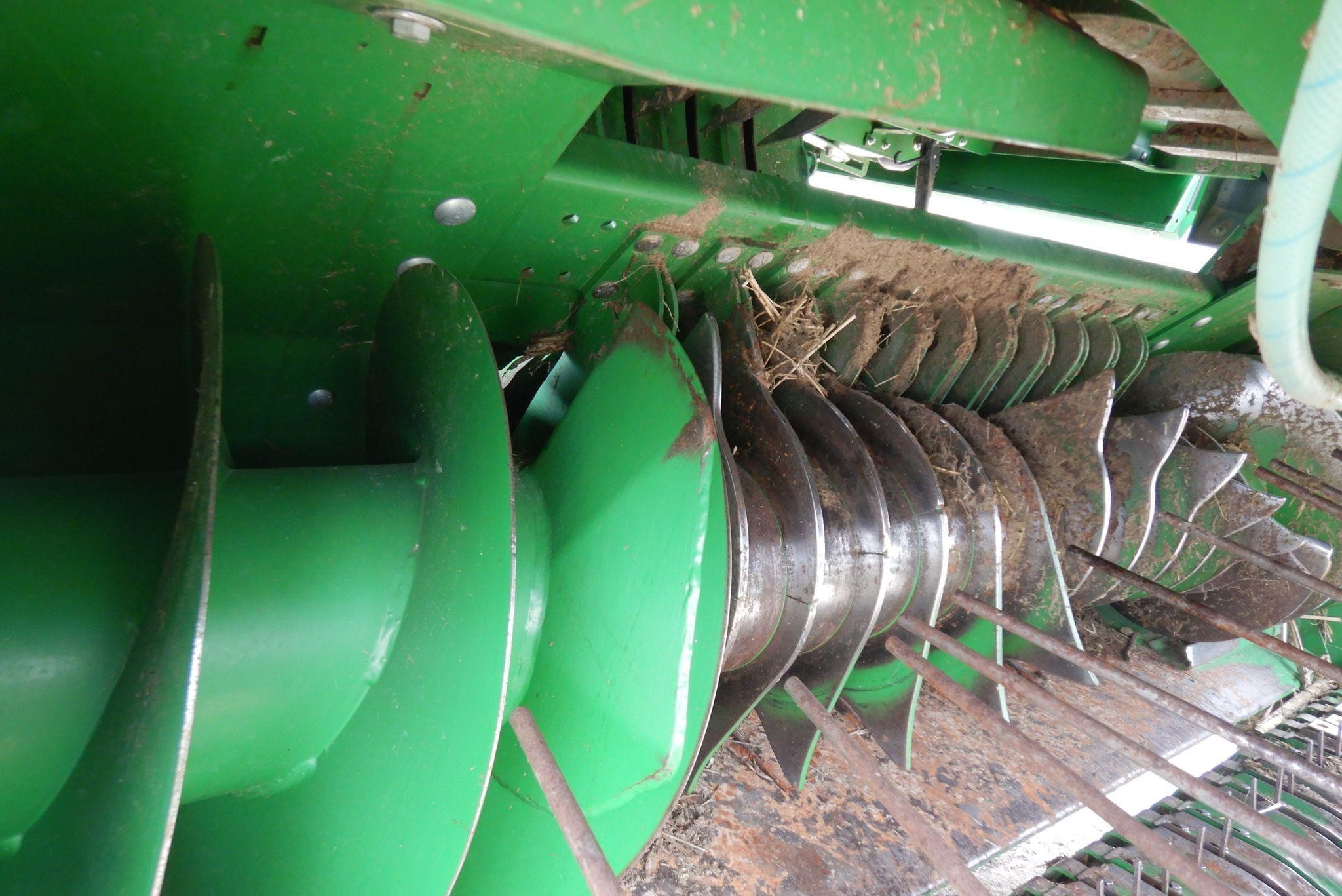 gallery 2016 John Deere L340 square baler