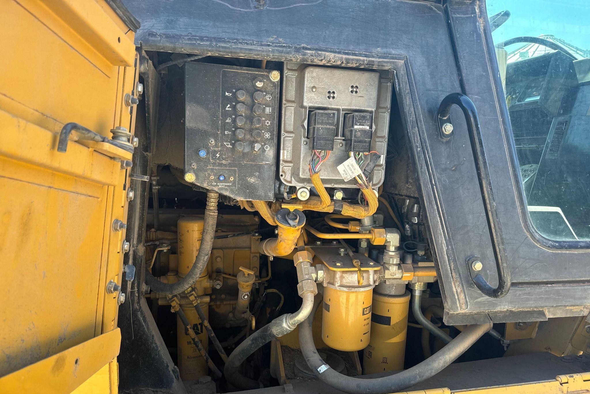 gallery 2002 Caterpillar 953C track loader