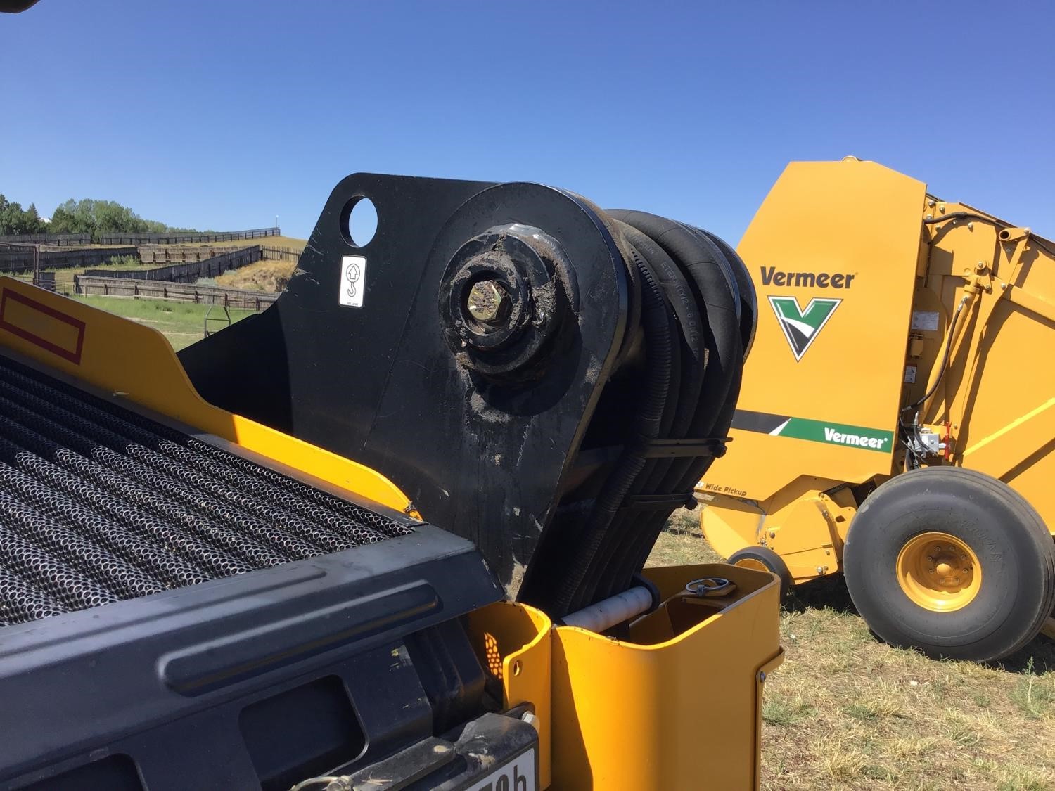 gallery 2015 JCB 260T Skid Steer Track Loader